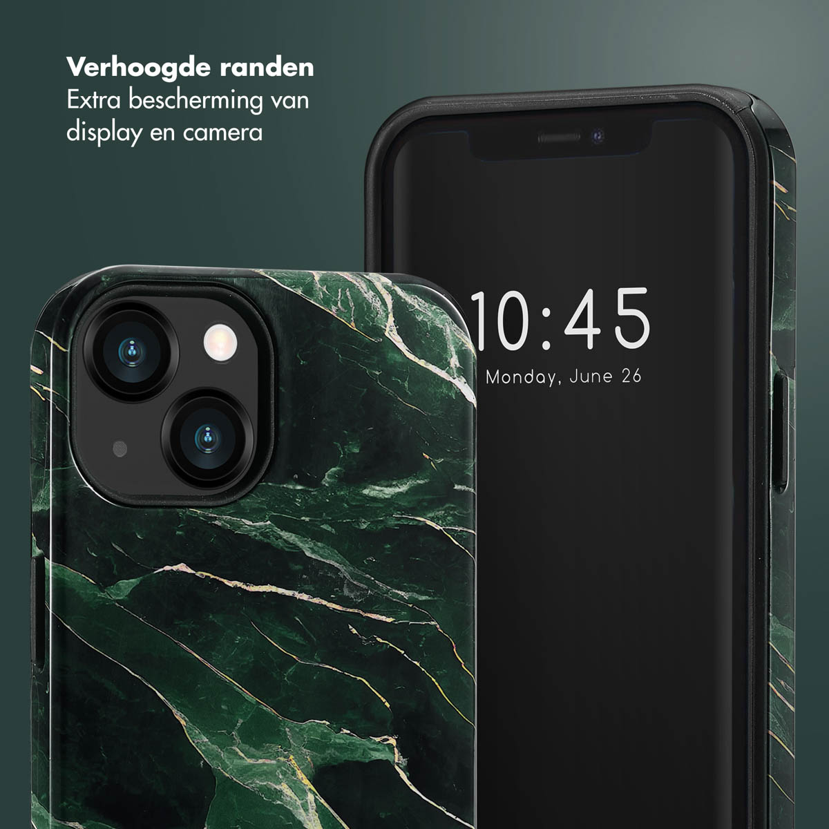Coque de téléphone à motif marbre vert à côté d'un téléphone noir affichant l'heure et la date.