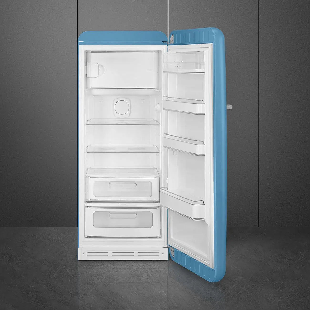 Frigorifero retrò blu con porta aperta, mostra ripiani e cassetti.