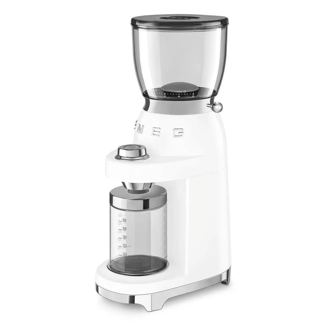 Weißer Smeg Kaffeemühle mit transparentem Deckel und Glas-Kaffeebehälter.