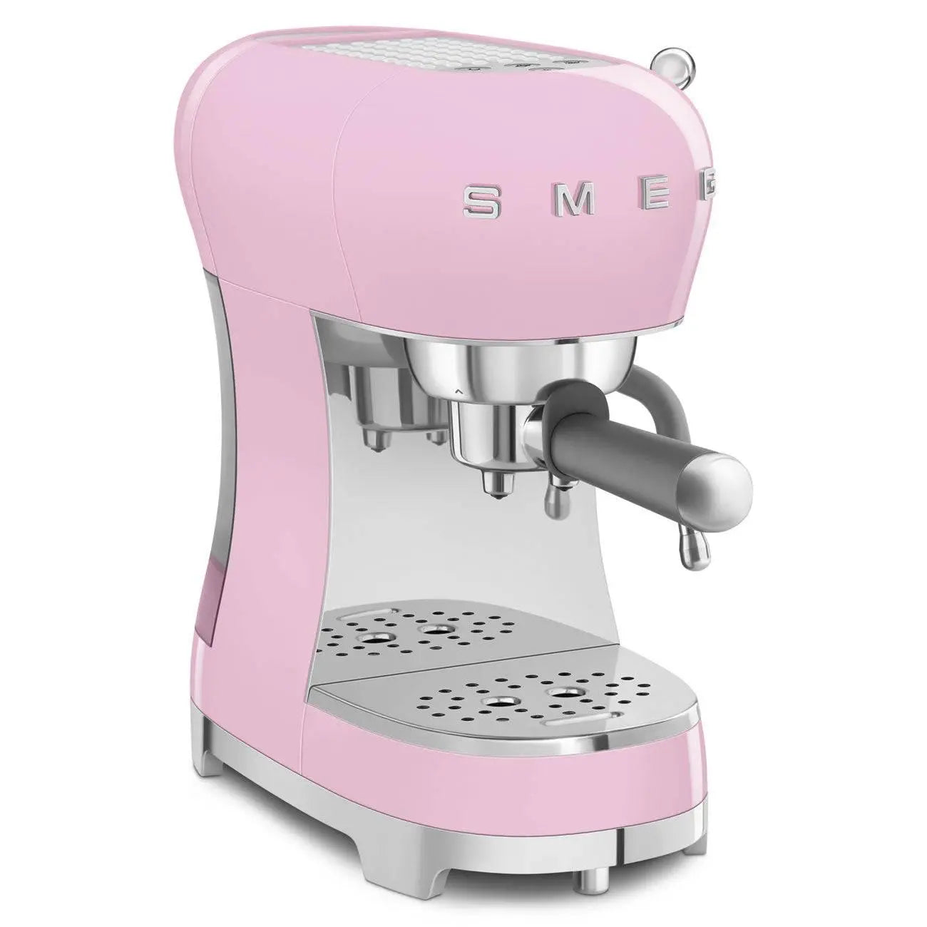 Máquina de espresso SMEG rosa sobre fondo blanco. Tiene detalles cromados y portafiltro.