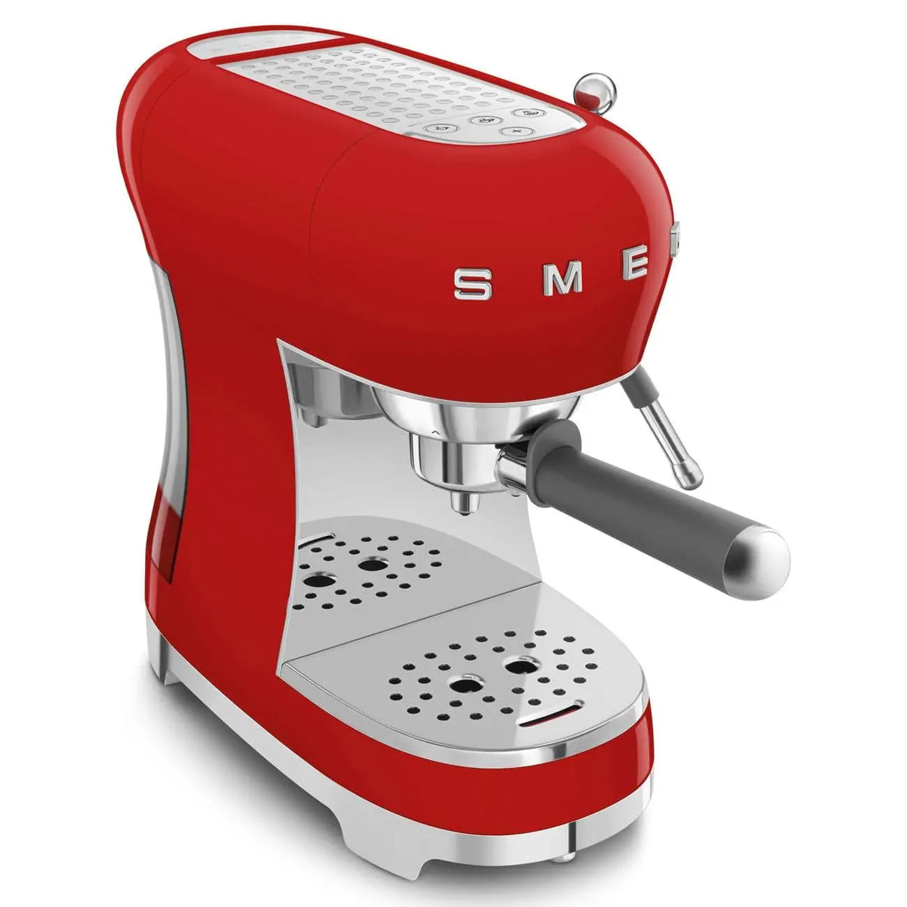 Rode Smeg espressomachine. Zilveren en zwarte accenten. Elegant design. Witte achtergrond.