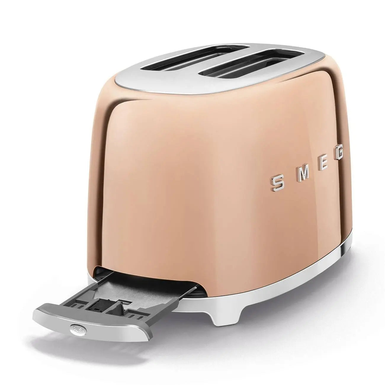 Tostapane Smeg color pesca. Accenti cromati. Due fessure. Sfondo bianco.