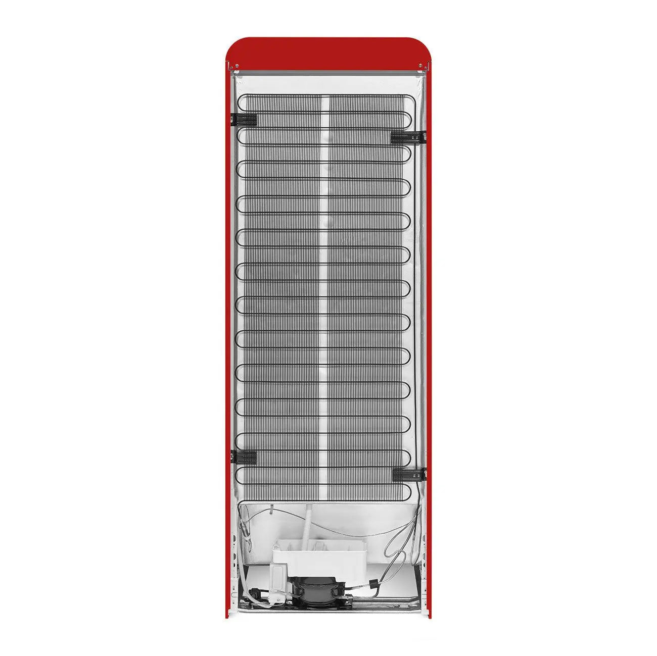 Parte trasera de un refrigerador rojo con rejilla de enfriamiento negra, aislado sobre fondo blanco.