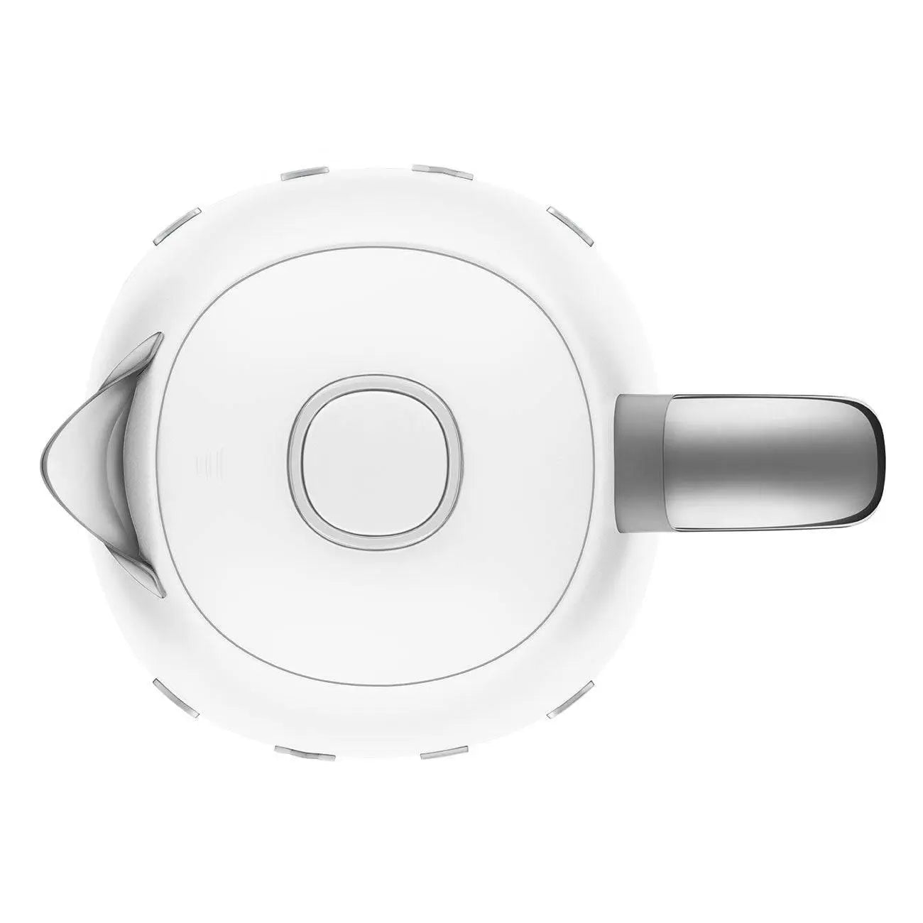 Biały czajnik elektryczny, widok z góry. Okrągły design z uchwytem i srebrną pokrywką.