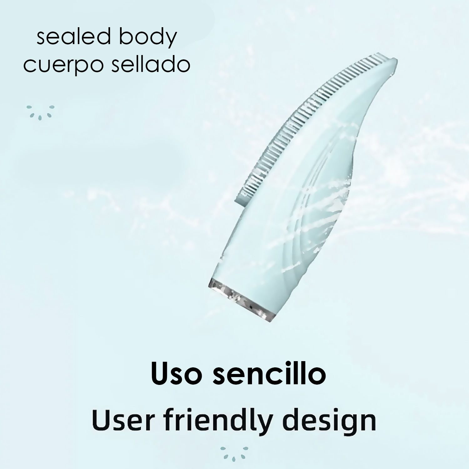 Una spazzola per la pulizia del viso azzurra con testo in spagnolo e inglese. Sfondo bianco.