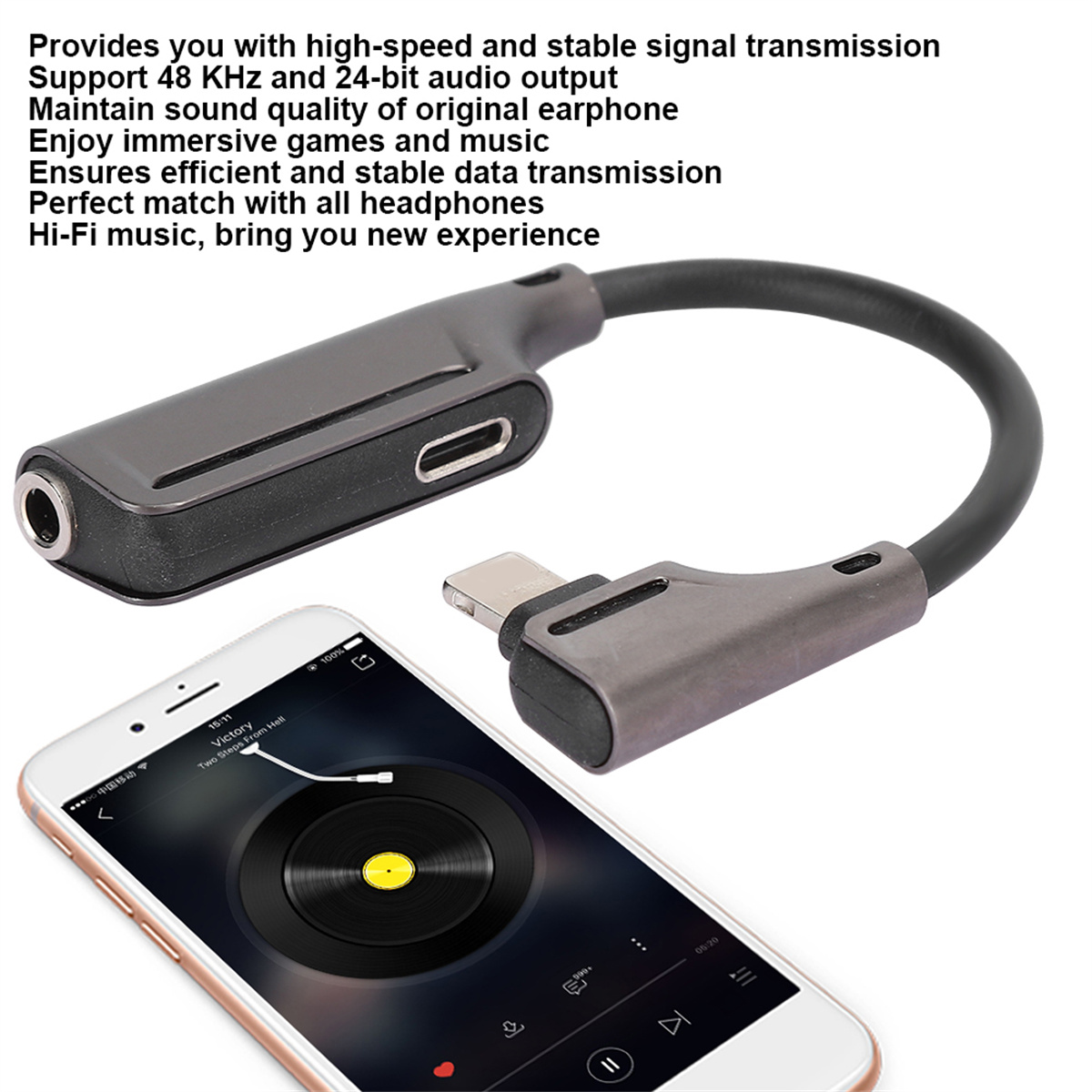 Adapter mit Kopfhöreranschluss und Telefon. Telefon zeigt Musikoberfläche, schwarz mit gelbem Zentrum.