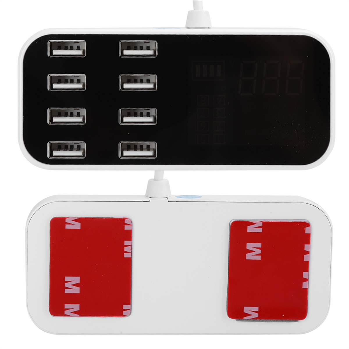 Ein weißer USB-Ladehub mit mehreren Anschlüssen und einem LED-Display. Weißer Hintergrund.