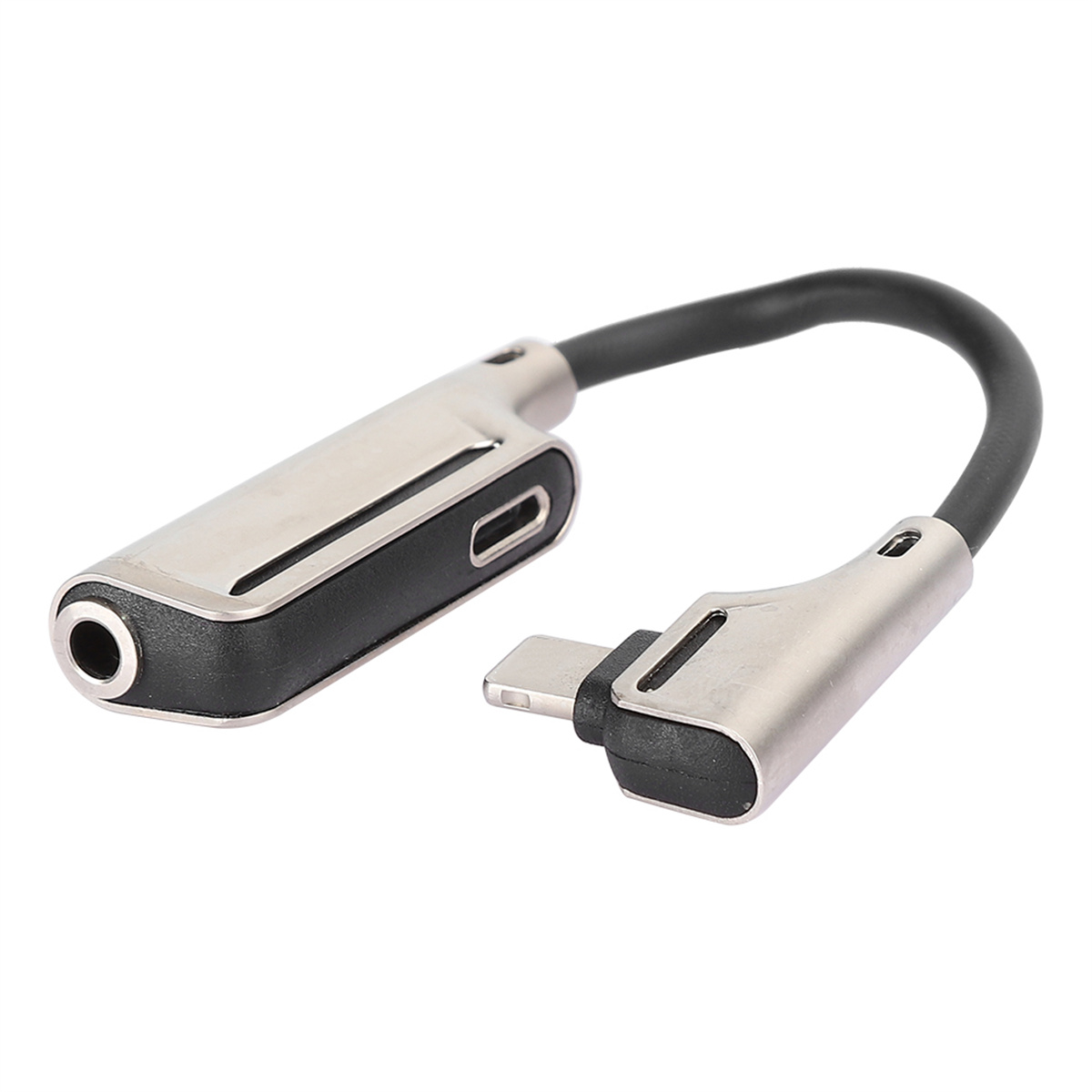 Silberner Adapter mit 3,5-mm-Klinke und Lightning-Anschluss. Schwarzes Kabel verbindet Teile.