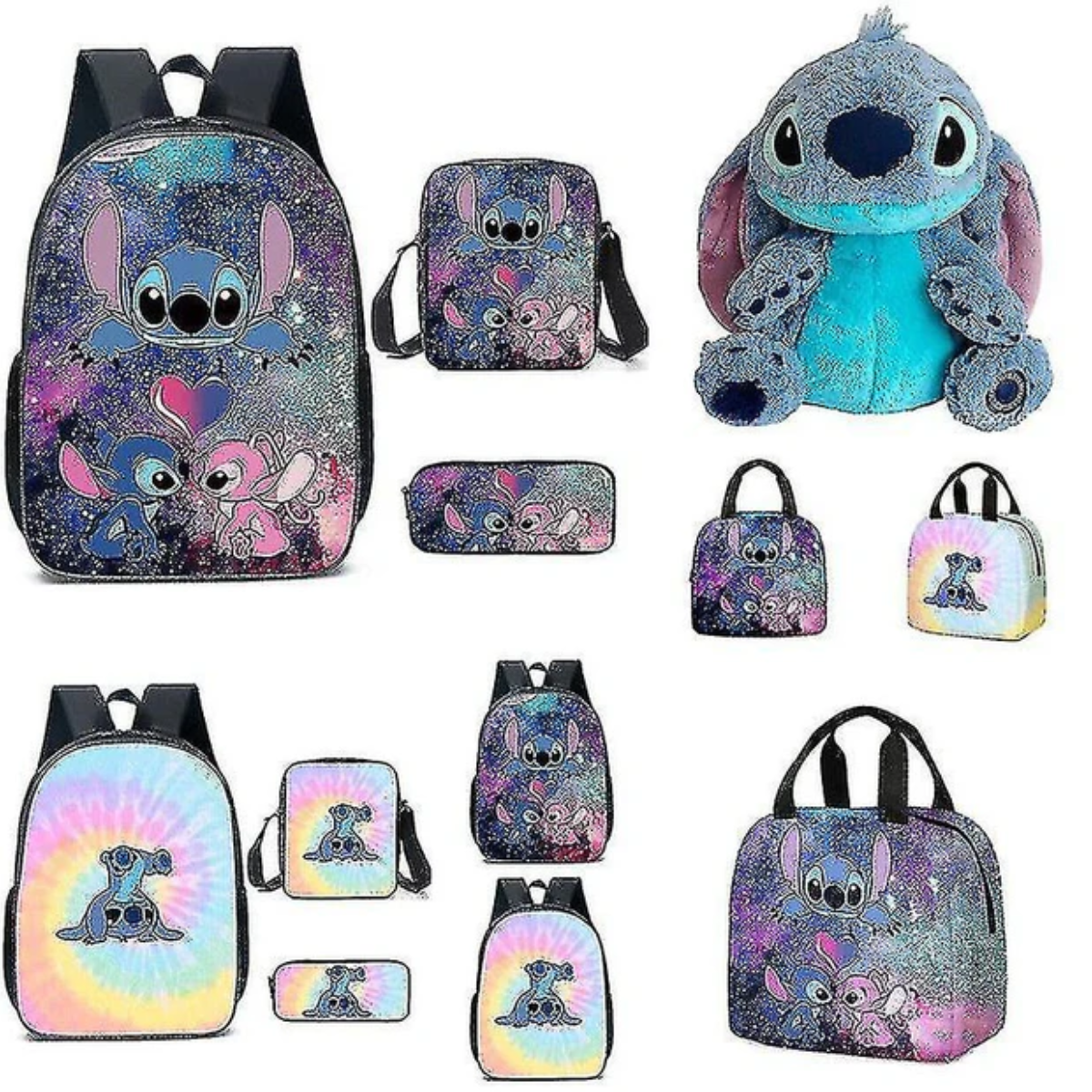 Mehrere Stitch-Taschen und Plüschtiere. Die Taschen haben verschiedene Designs und Formen.