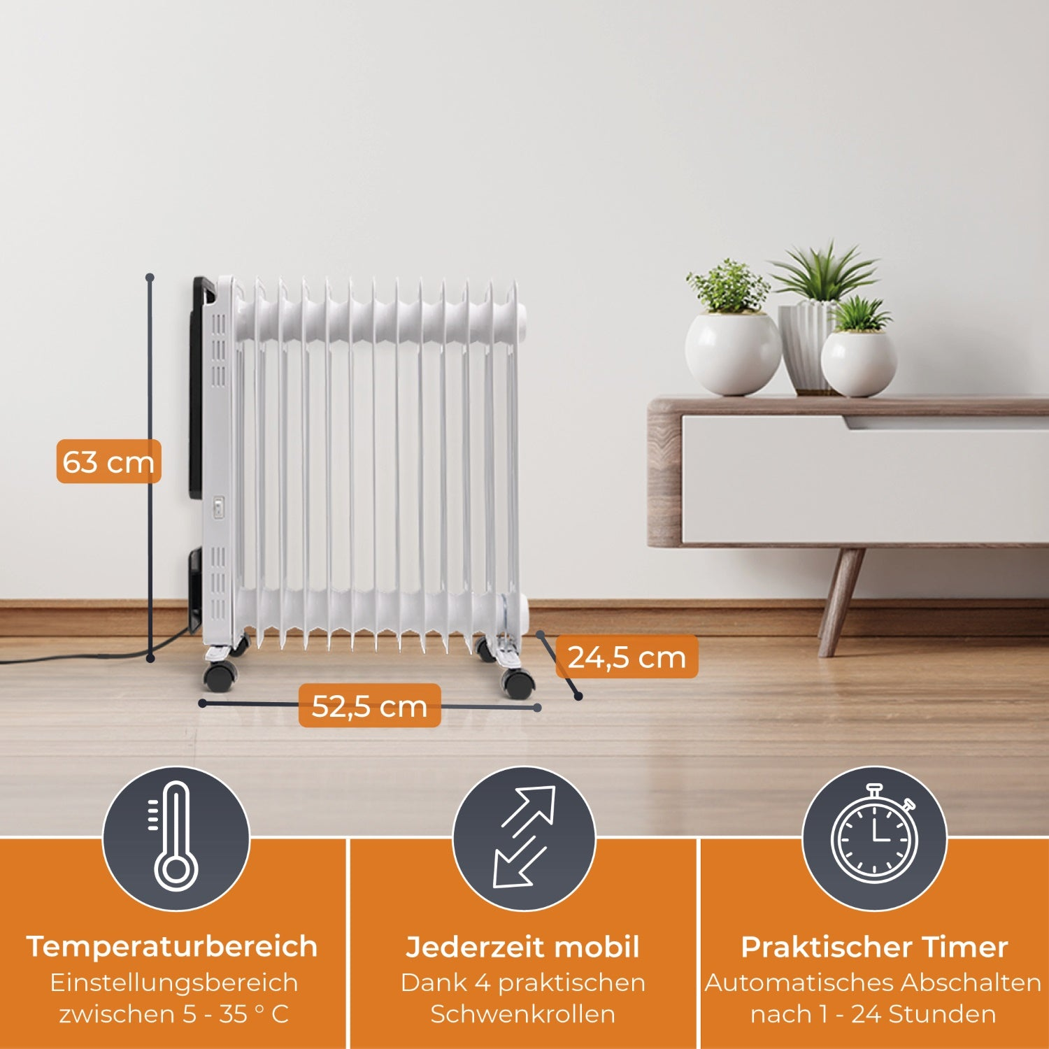 Weißer Ölradiator mit Abmessungen. Pflanzen und Möbel im Hintergrund. Schwarzes Bedienfeld.