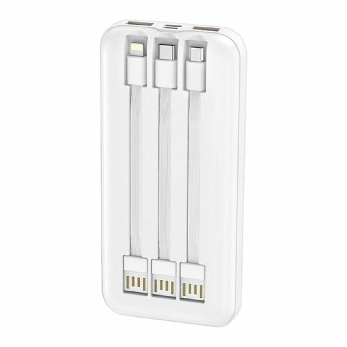 Power bank bianca con tre cavi di ricarica collegati. Sfondo bianco.