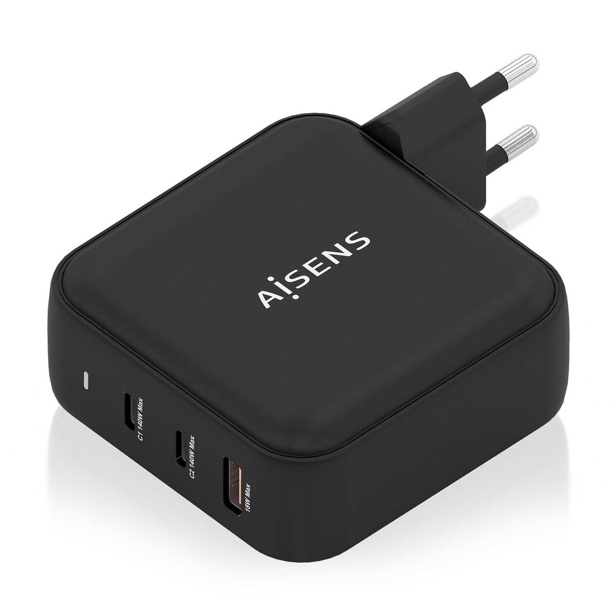 Un caricatore da muro Aisens nero con due porte USB-C e una USB-A su superficie bianca.