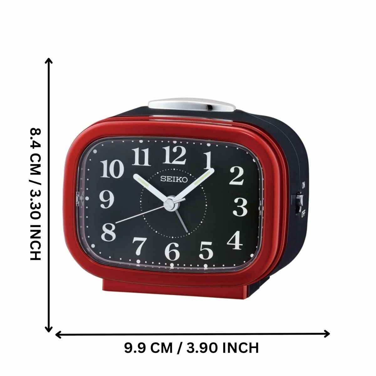 Roter Seiko-Wecker mit schwarzem Zifferblatt, weißen Zahlen und schwarzen Seiten. Abmessungen sind angegeben.