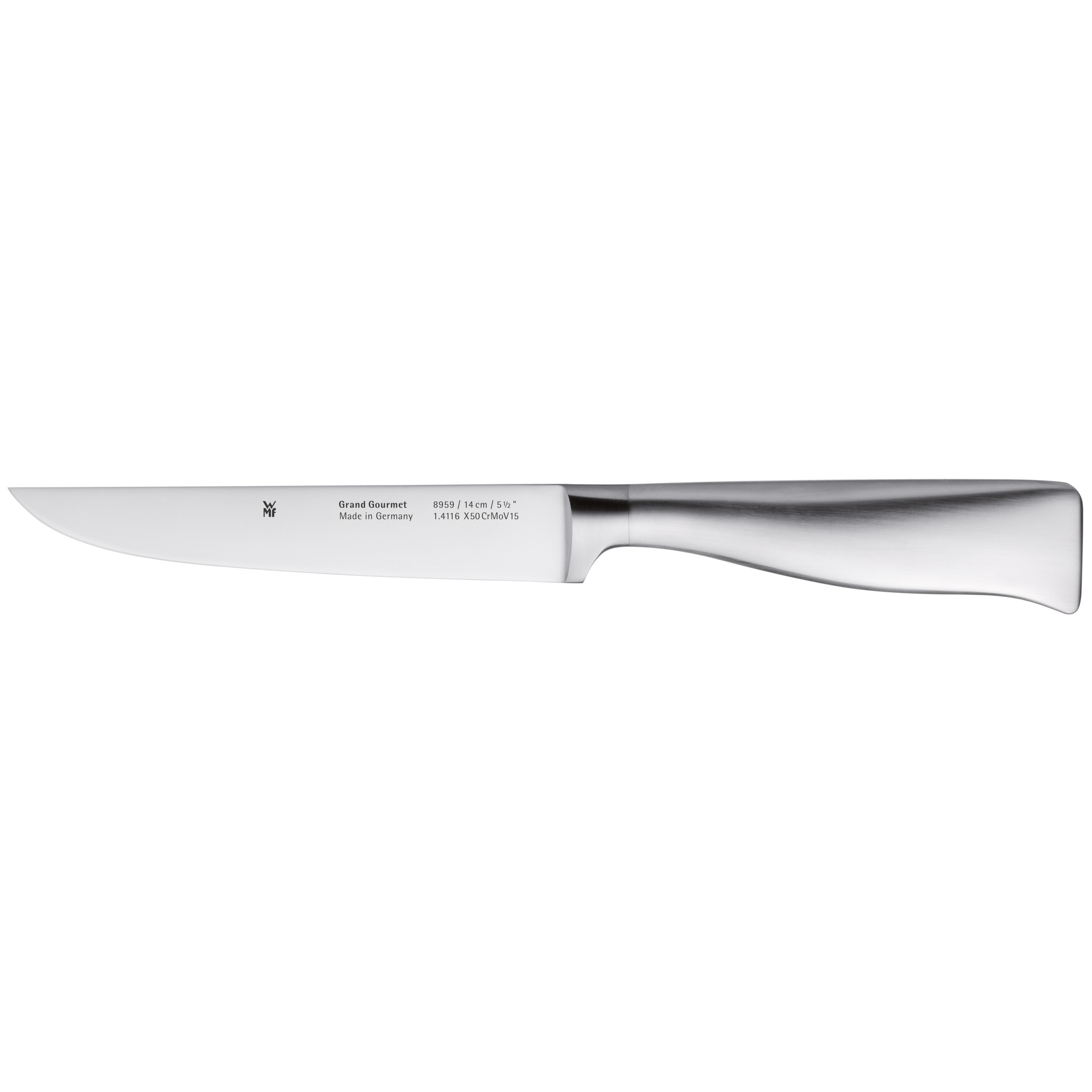 Silbernes Küchenmesser mit Klinge. Das Messer liegt auf weißer Oberfläche.