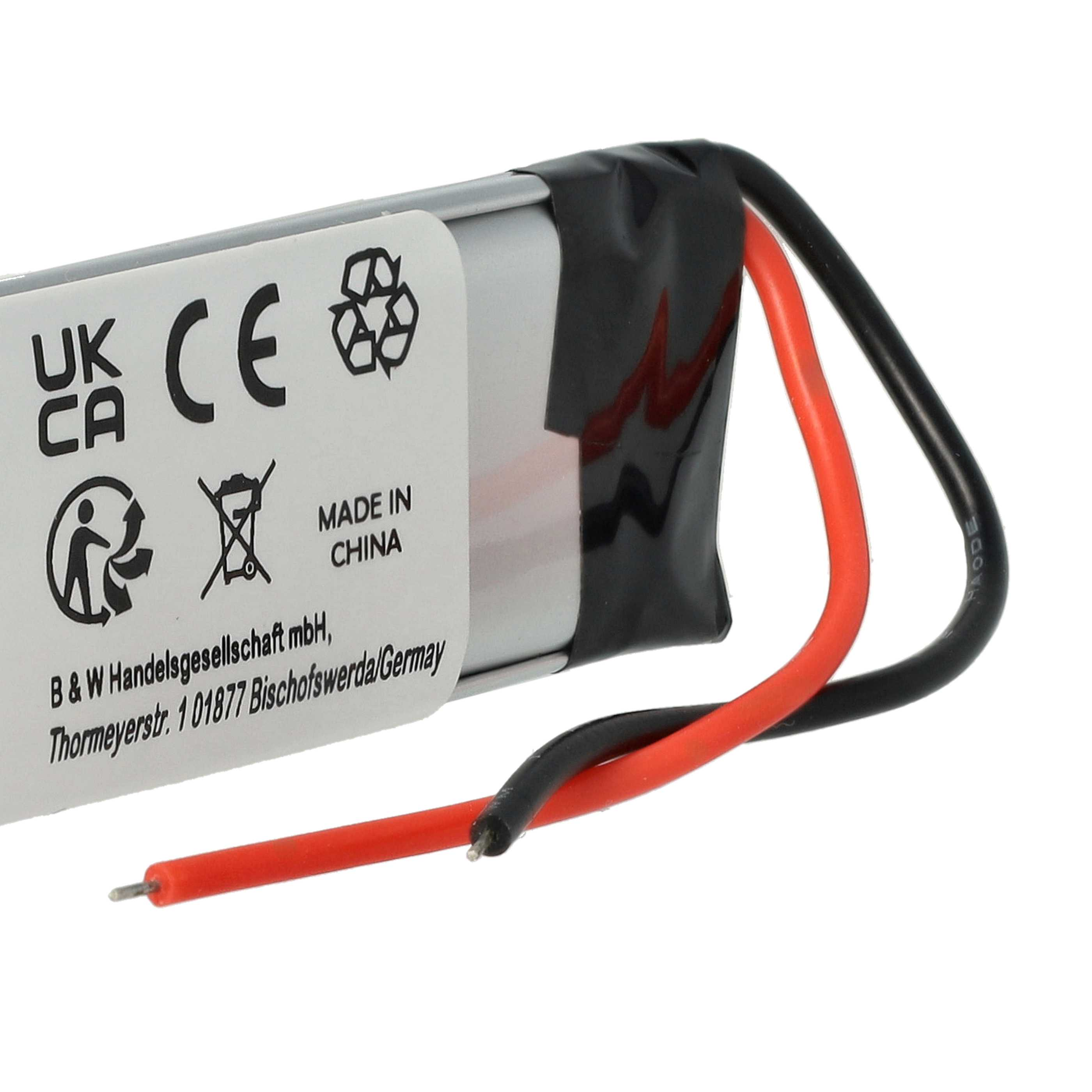 Eine kleine Batterie mit roten und schwarzen Drähten, plus Etiketten mit Text und Symbolen.