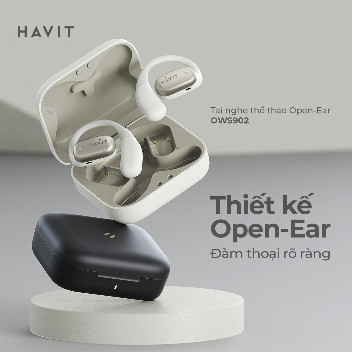 Słuchawki douszne w etui, z tekstem w języku wietnamskim. Białe słuchawki w czarnym etui.