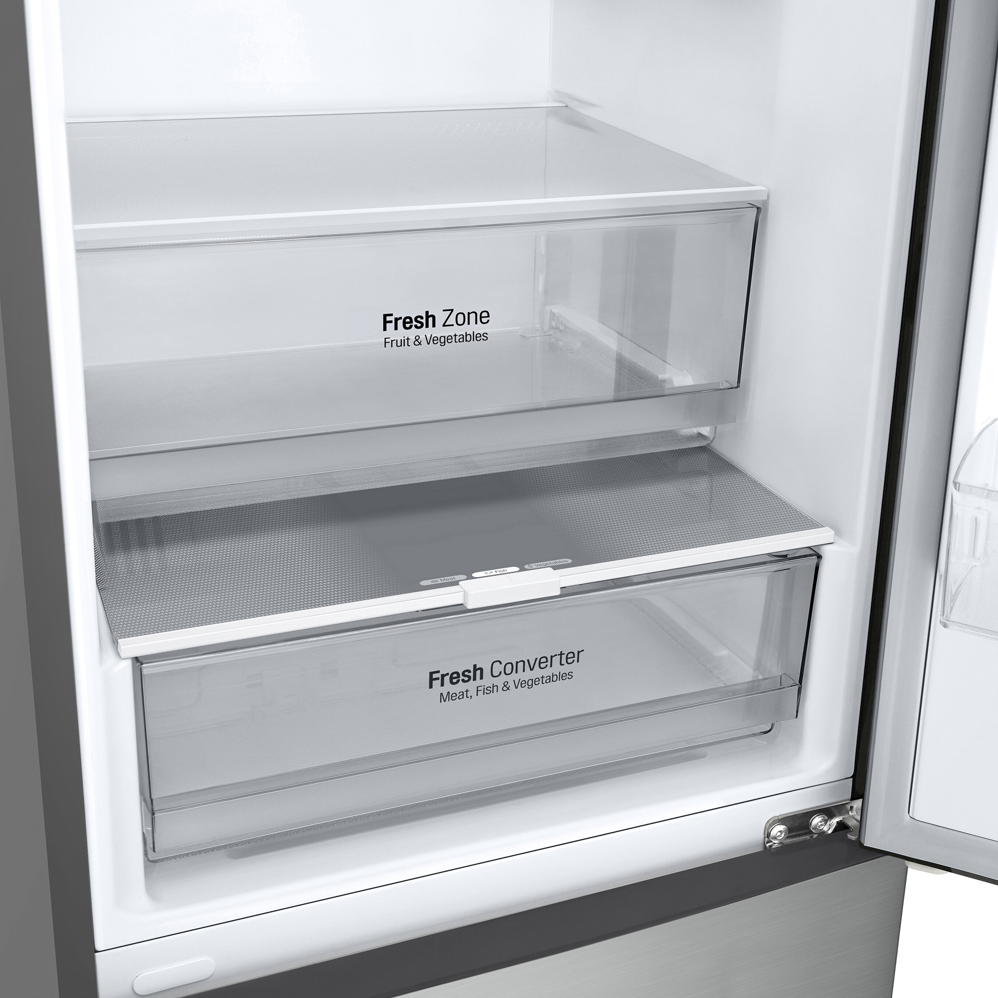 Interno di un frigorifero con cassetti trasparenti con l'etichetta 'Fresh Zone' e 'Fresh Converter'.