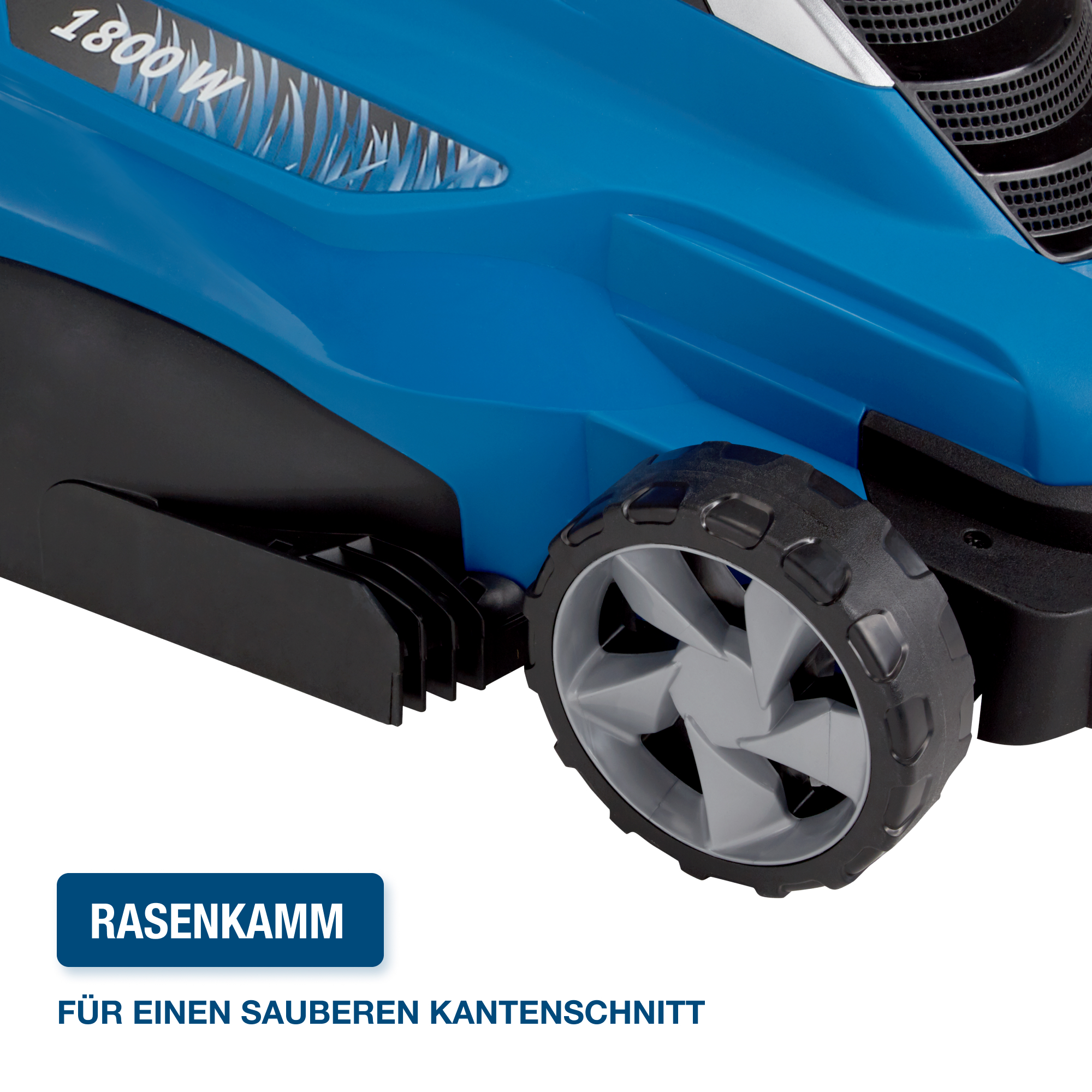 Ein blauer Rasenmäher mit schwarzen Rädern, einem schwarzen Messerschutz und dem Text '1800 W' auf weißem Untergrund.