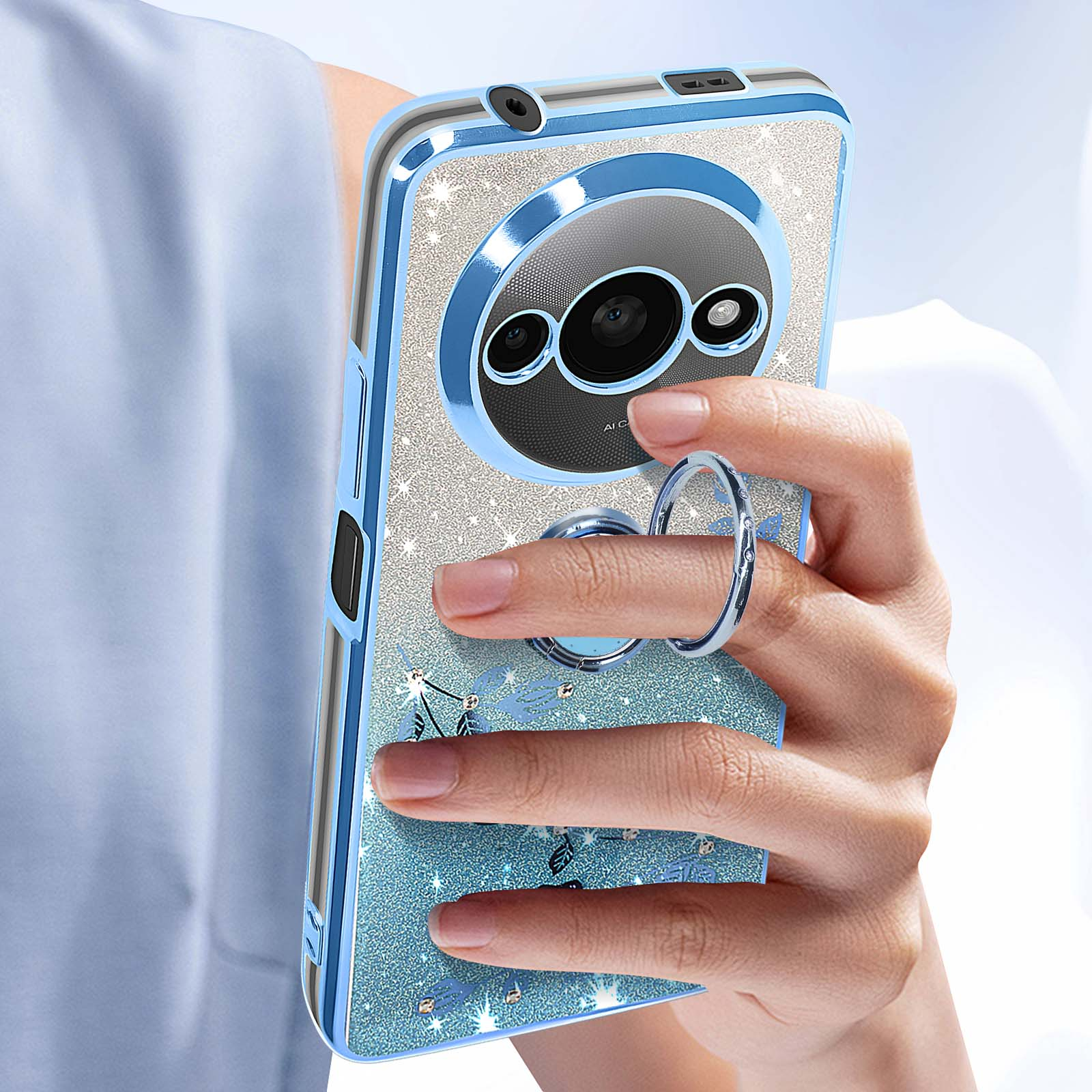 Una mano tiene una custodia blu per telefono con un supporto ad anello. La custodia è scintillante e ha un ritaglio per la fotocamera.