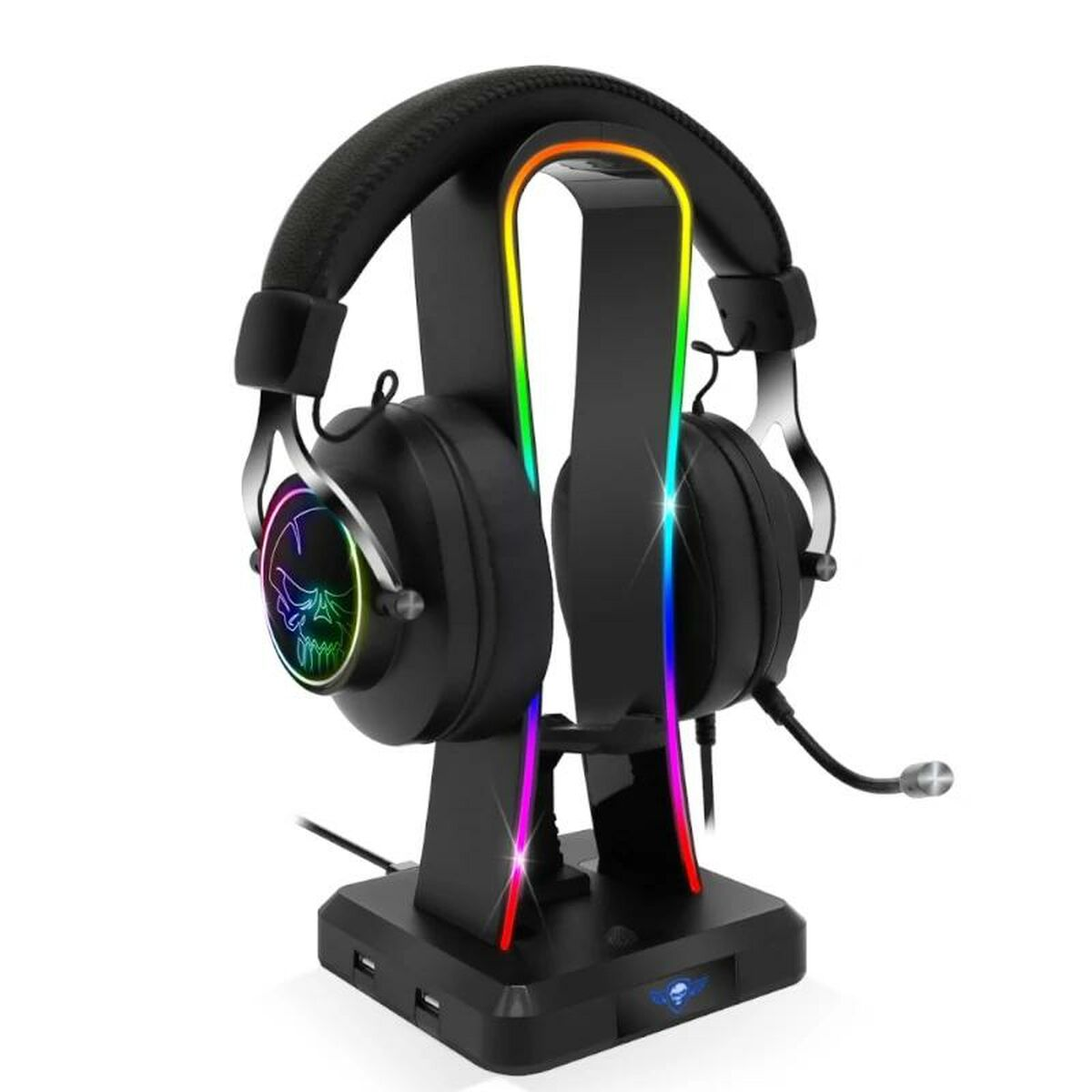 Schwarze Gaming-Kopfhörer auf einem schwarzen Ständer mit USB-Anschlüssen und RGB-Lichtern.