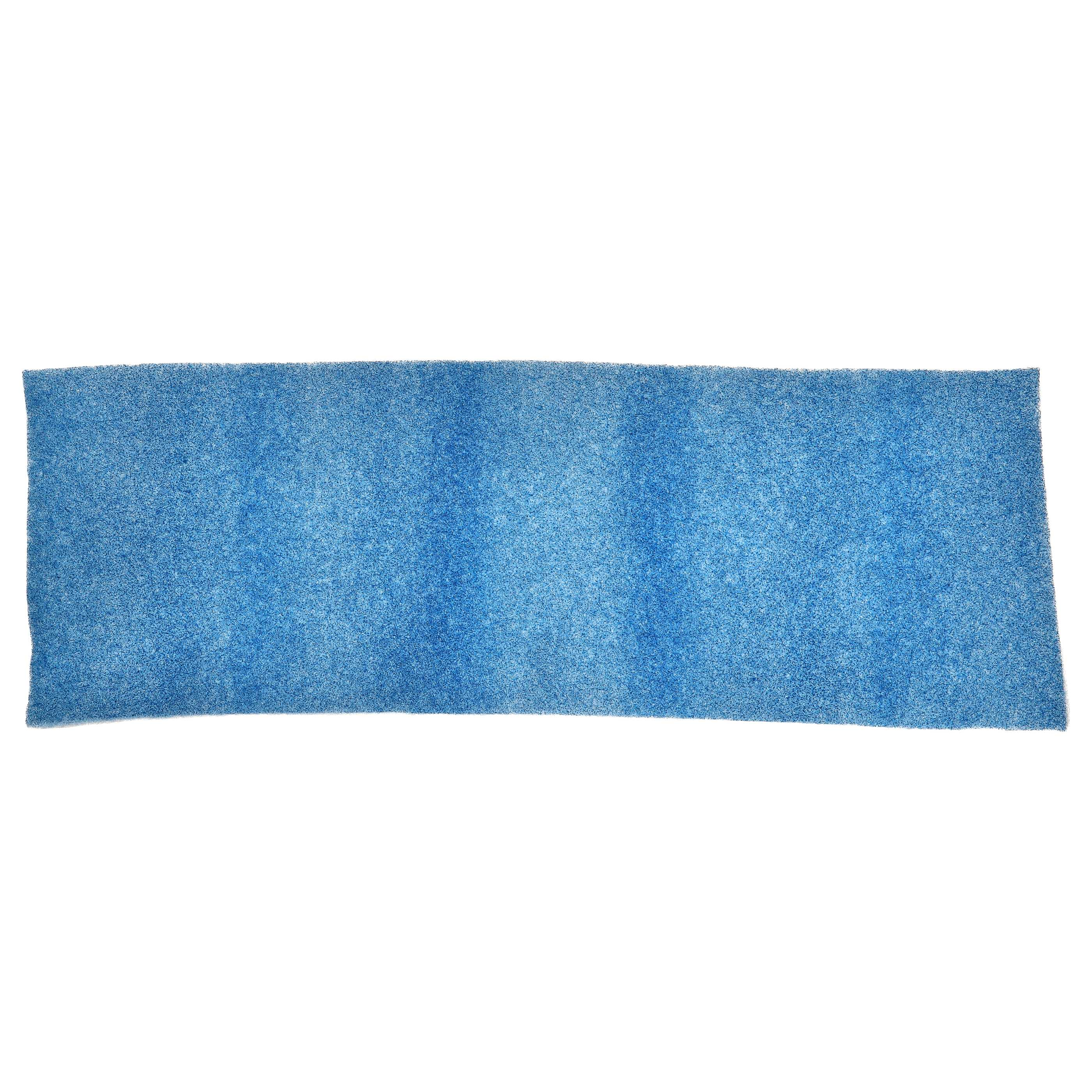 Blauer Luftfilter. Weißer Hintergrund.