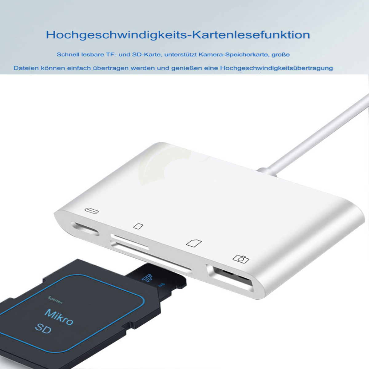 Weißer und silberner USB-C-Hub mit SD-Kartensteckplatz und eingelegter Micro-SD-Karte.