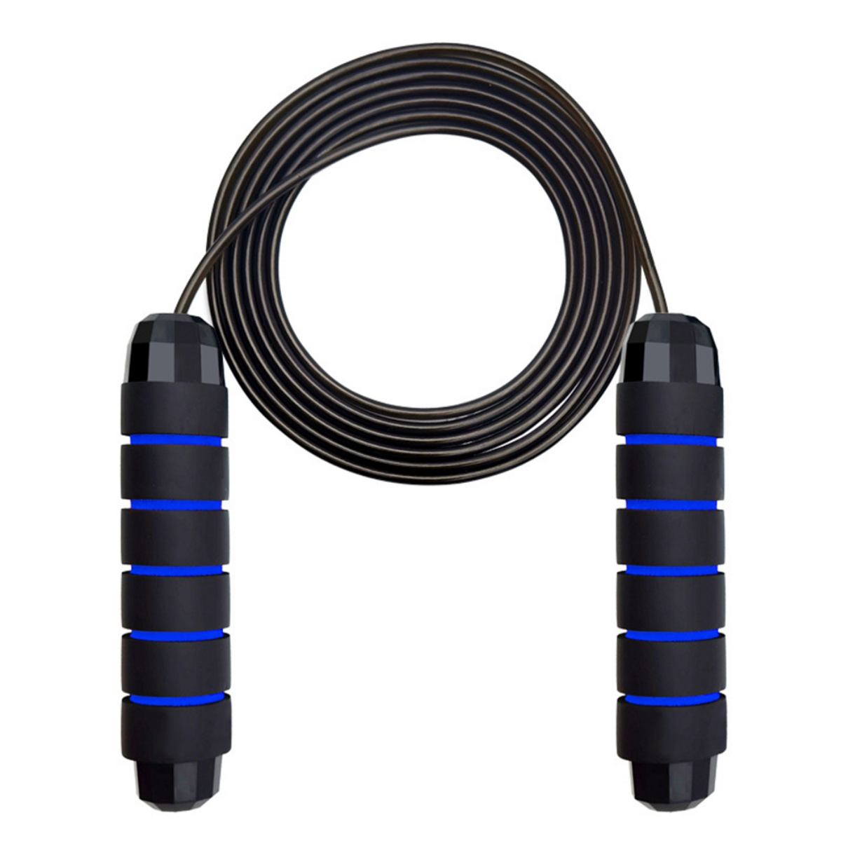 Schwarzes Springseil mit schwarzen Griffen und blauen Akzenten. Das Seil ist kreisförmig gewickelt.