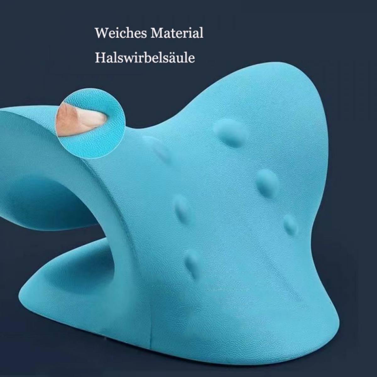 Blaues Nackenkissen, eine Hand drückt darauf, mit Text in deutscher Sprache.