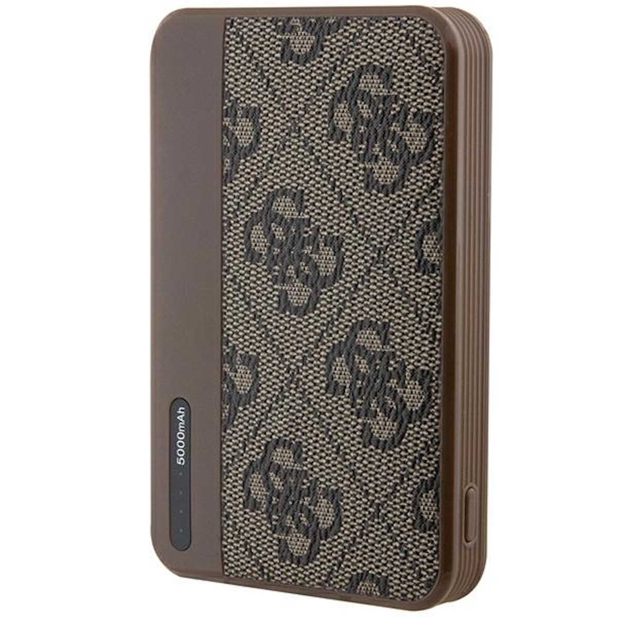 Un power bank marrone a fantasia, un lato marrone e un pulsante nero. Ha un'etichetta da 5000mAh. Sfondo bianco.