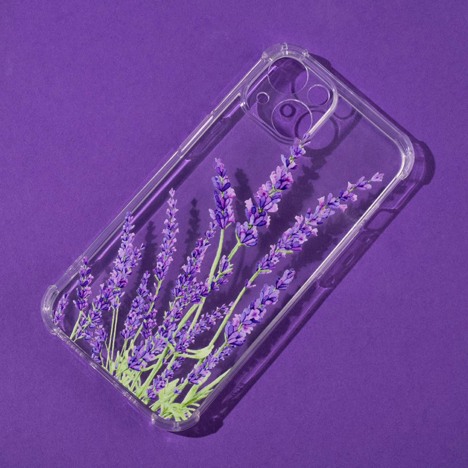 Transparente Handyhülle mit Lavendelblüten. Lila Hintergrund. Klare Hülle mit floralem Lavendeldesign.