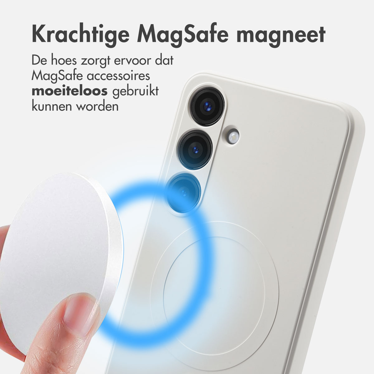 Een witte telefoonhoes met drie cameralenzen. Een witte schijf wordt in de buurt gehouden, met een blauwe magnetische ring.