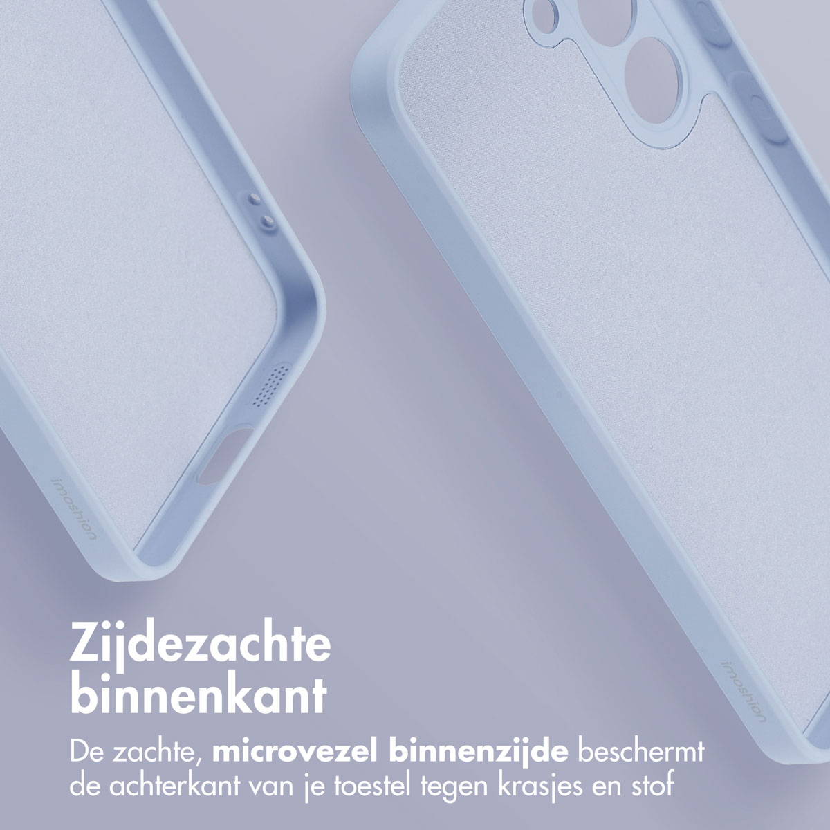 Close-up van twee telefoonhoesjes met een zacht interieur. Eén is lichtblauw, de andere wit.