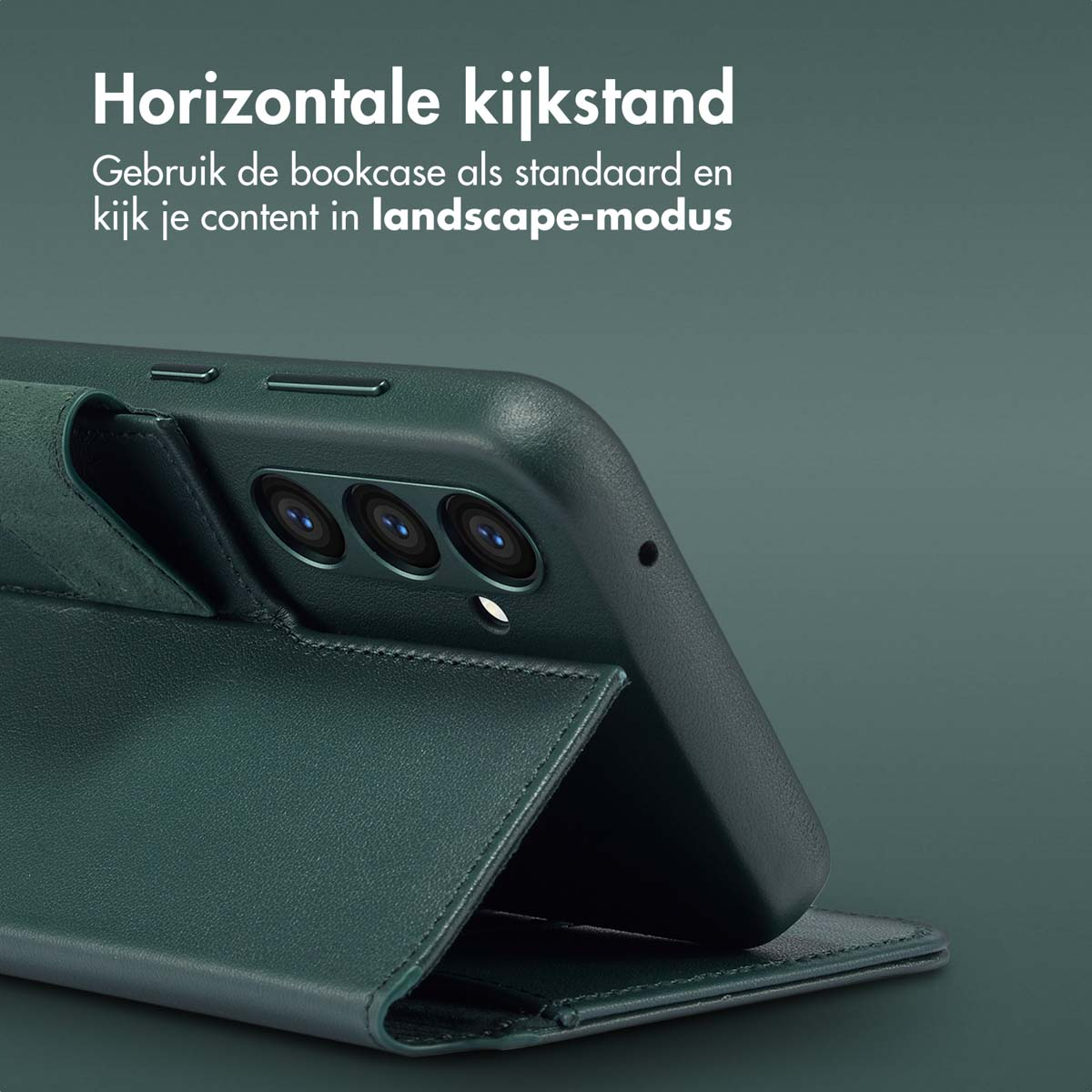 Groene telefoonhoes met telefoon erin, open. Tekst in het Nederlands is zichtbaar.