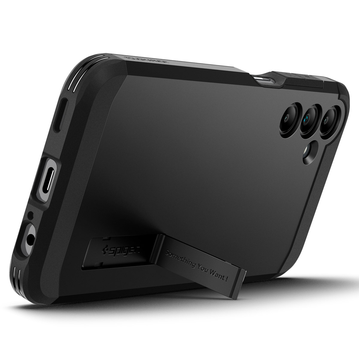 Una custodia per smartphone nera con cavalletto. La custodia è angolata, mostrando la fotocamera e il jack audio.