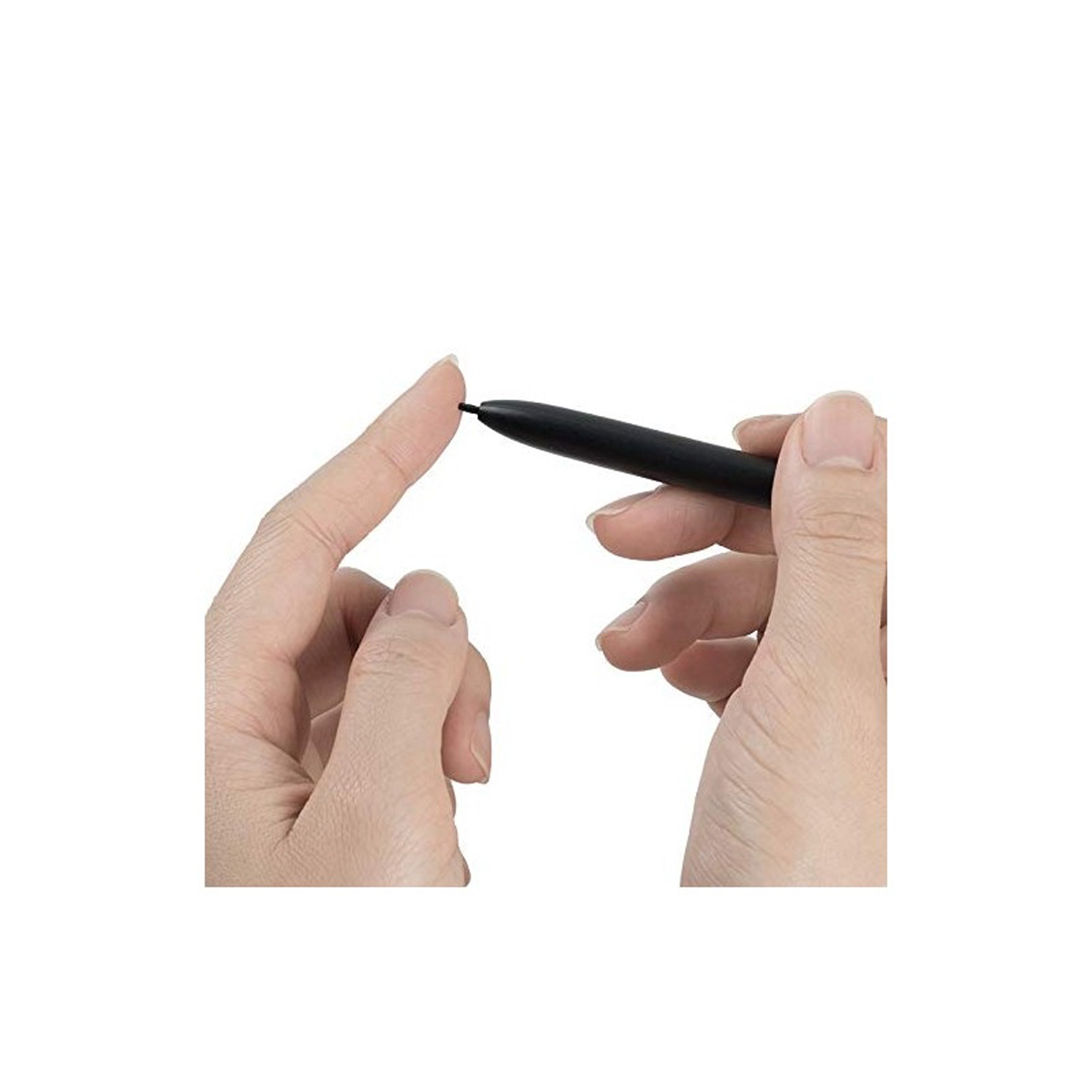Una mano che tiene uno stilo nero, con la punta che sta per toccare il dito di un'altra mano.
