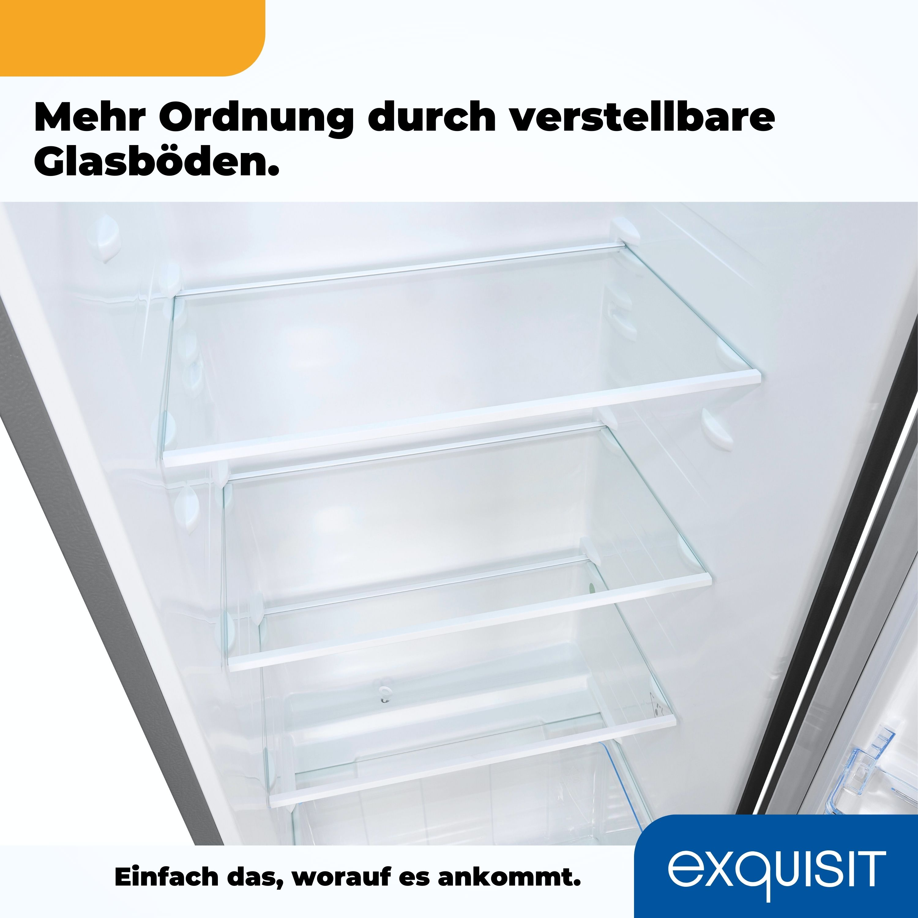Innenraum eines geöffneten Kühlschranks mit Glasböden. Text: verstellbare Glasböden.