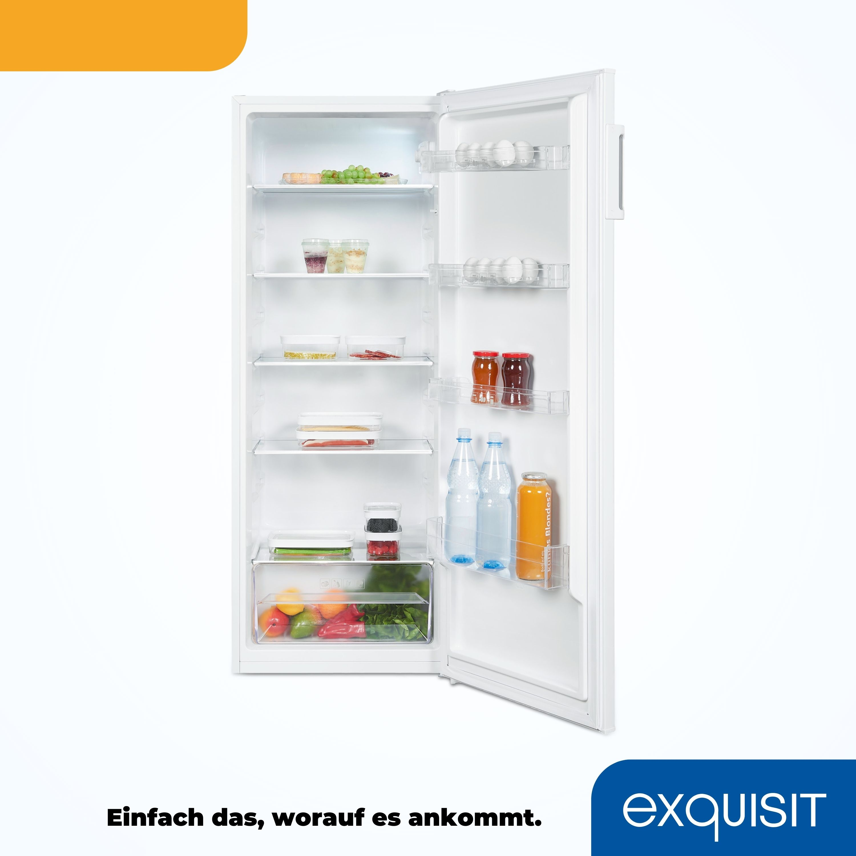 Weißer Kühlschrank mit offener Tür. Innen Regale, Schubladen und Lebensmittel.
