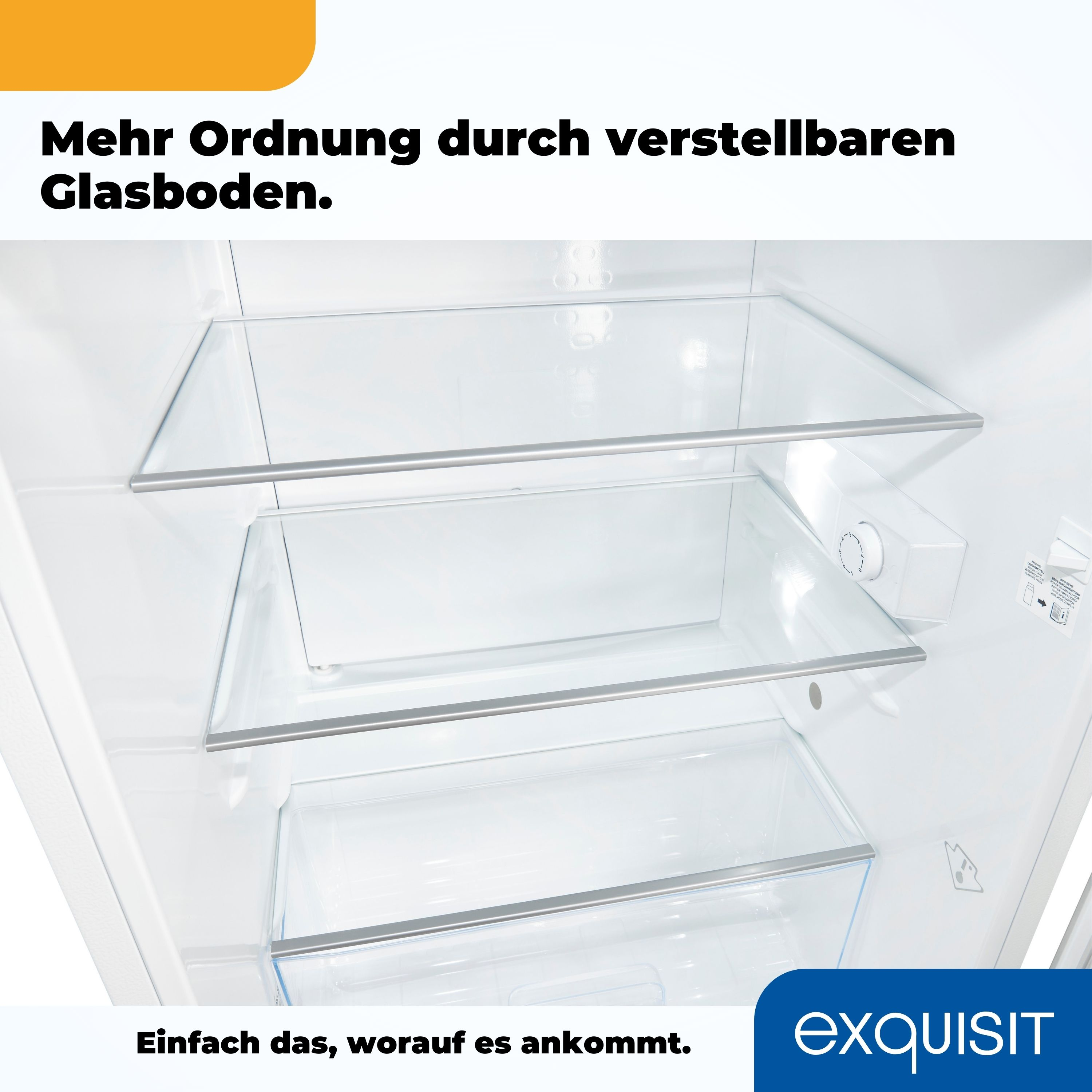 Innenraum eines Kühlschranks mit verstellbaren Glasböden.