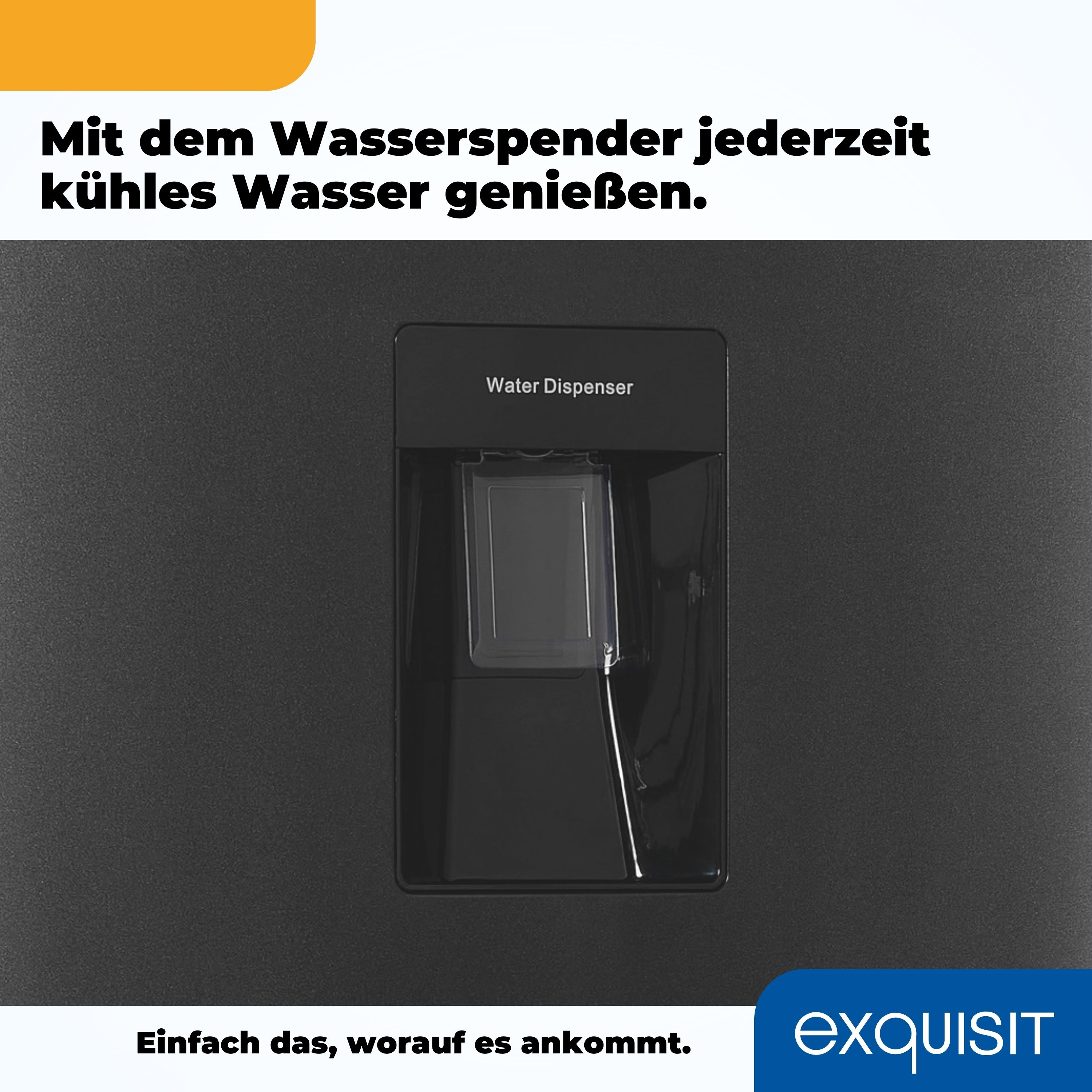 Schwarze Kühlschranktür mit Wasserspender und dem Exquisit-Logo.