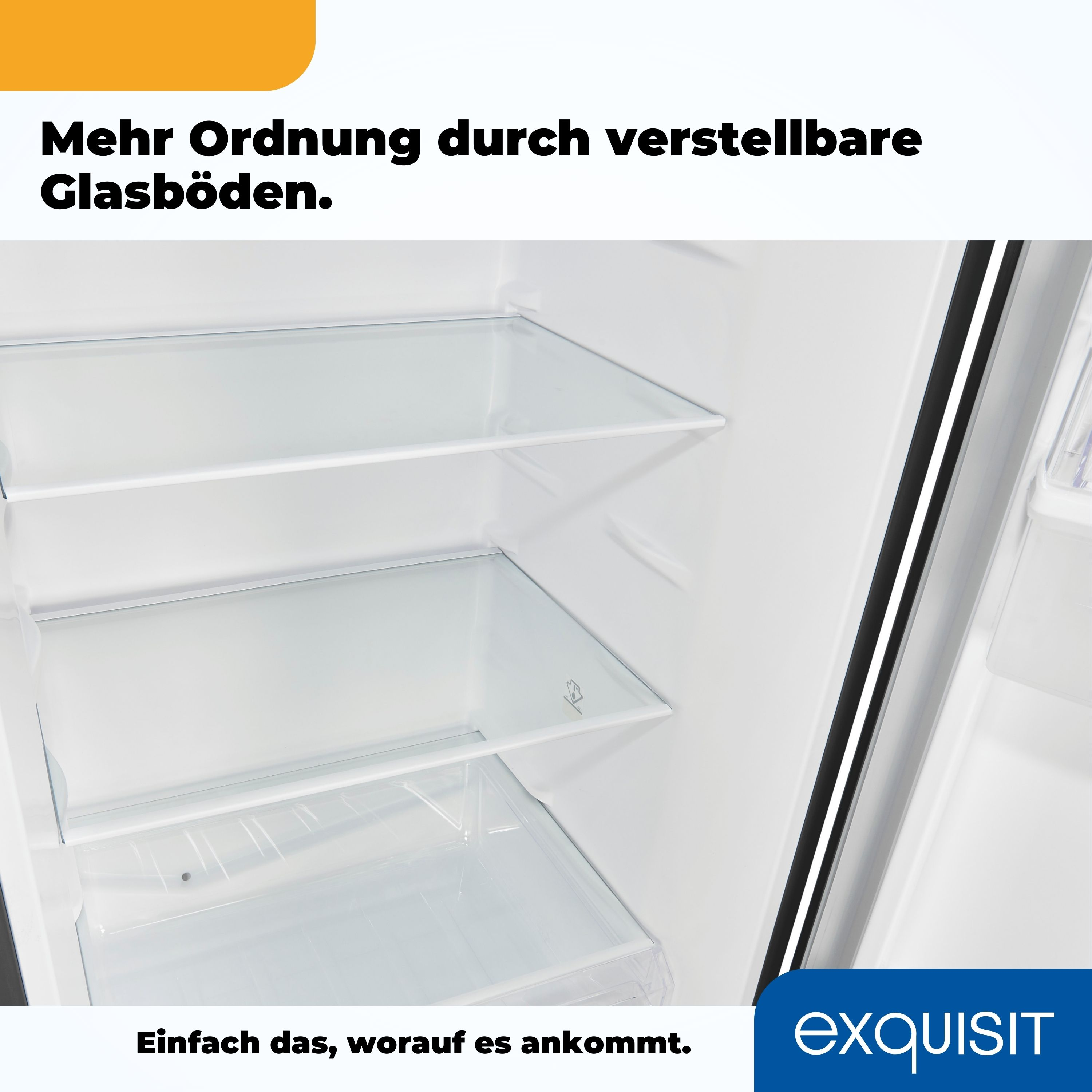 Im Kühlschrank sind Glasböden zu sehen. Der Innenraum ist sauber und gut beleuchtet.