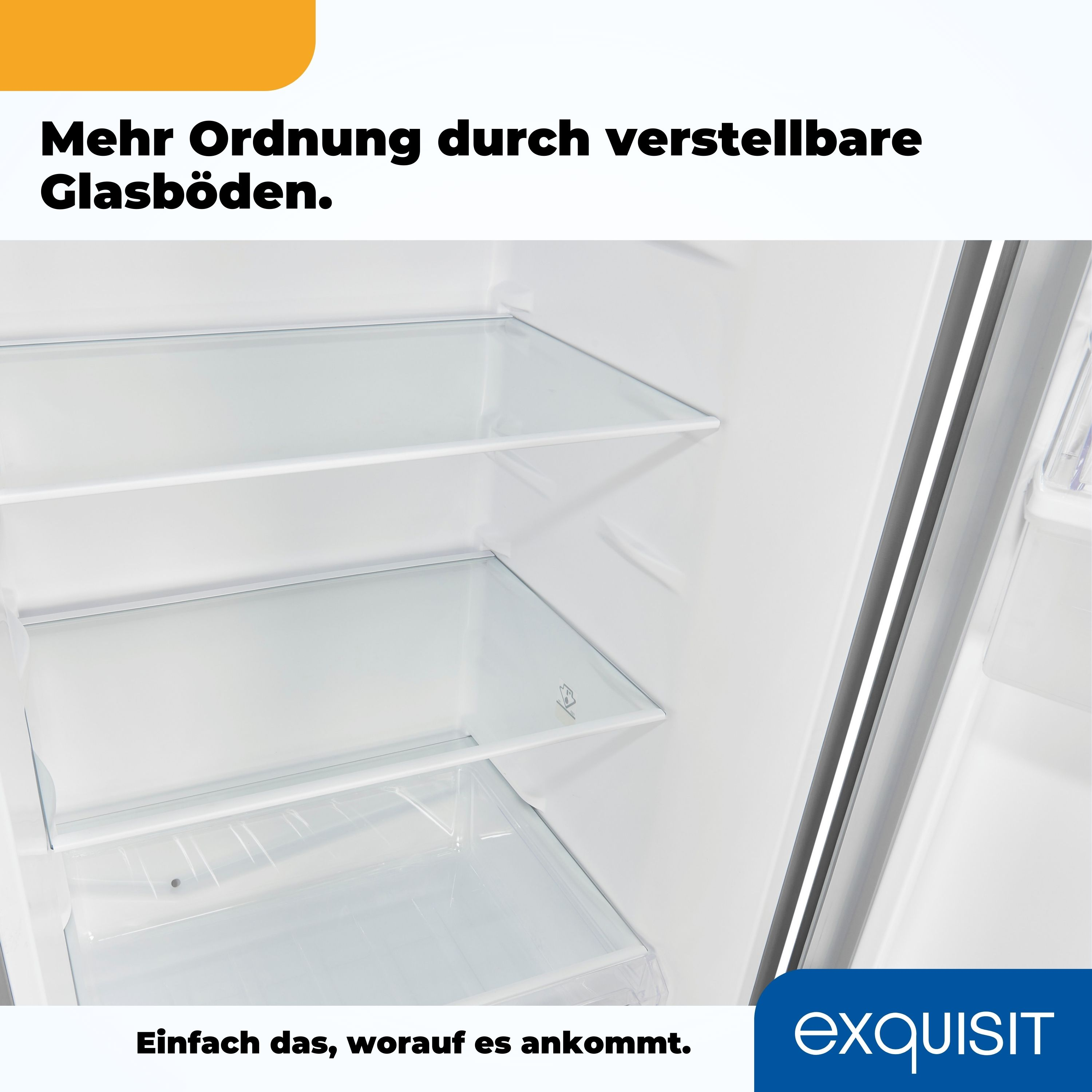 Innerhalb eines weißen Kühlschranks mit verstellbaren Glasböden. Leerer Innenraum, Böden im Blick.