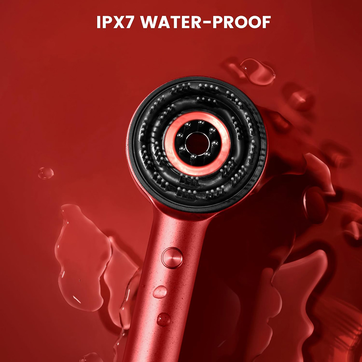 Secador de pelo rojo con cabezal circular negro y rojo. Gotas de agua alrededor. Texto: IPX7 Water-Proof.