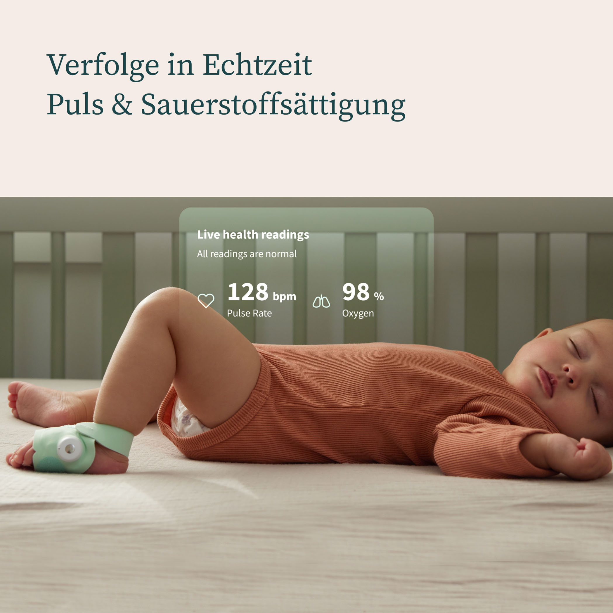 Baby liegt mit einem Gesundheitsmonitor, der Puls und Sauerstoff anzeigt.