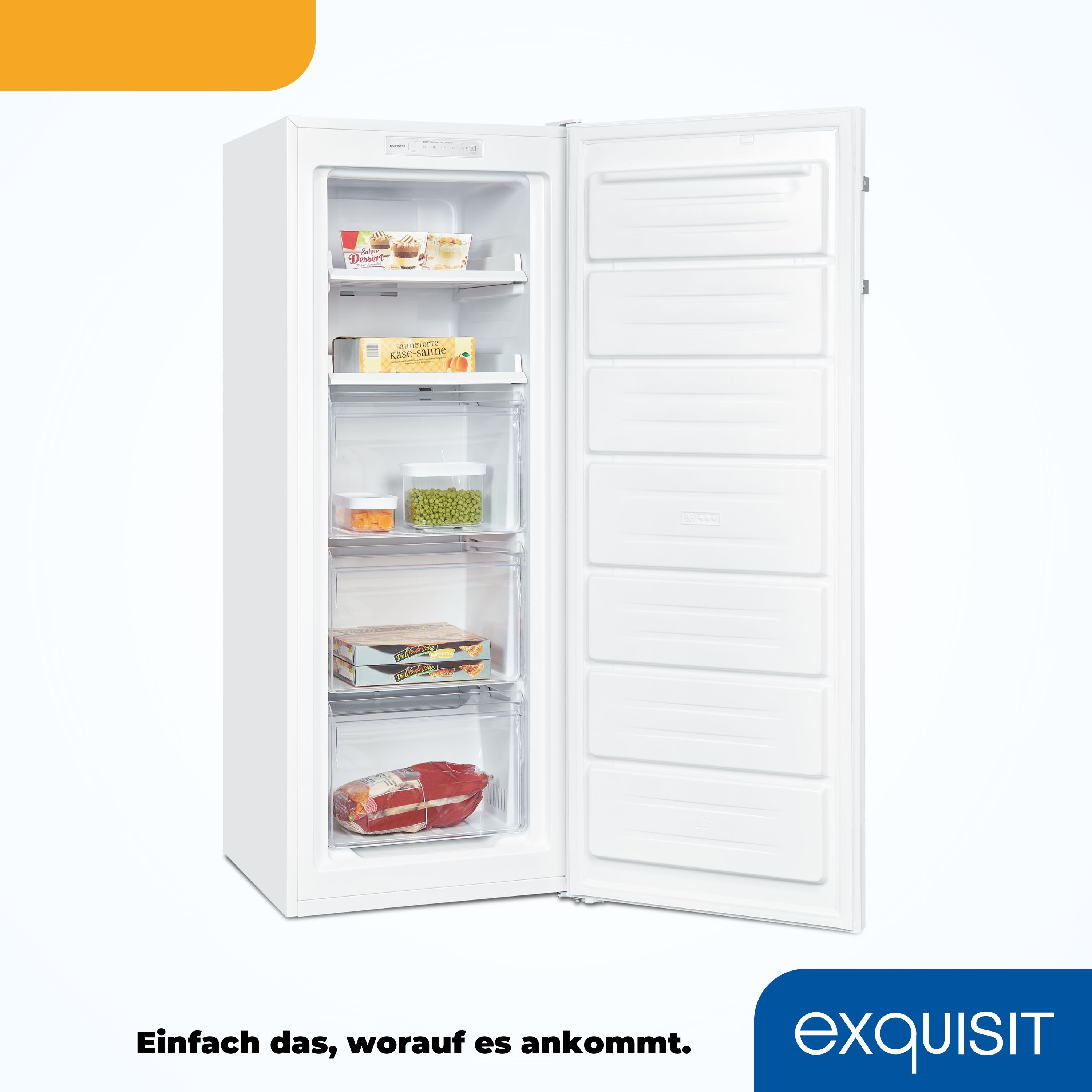 Weißer Kühlschrank, offen, mit Schubladen und Regalen voller Lebensmittel.