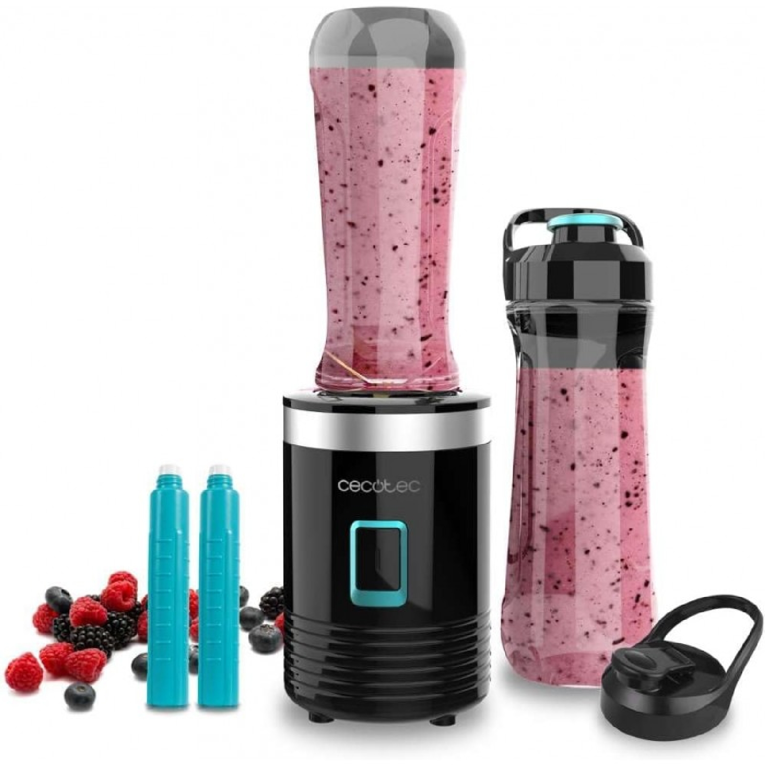 Schwarzer Mixer mit pinkfarbenem Smoothie und ein Shaker mit Smoothie. Beeren daneben.
