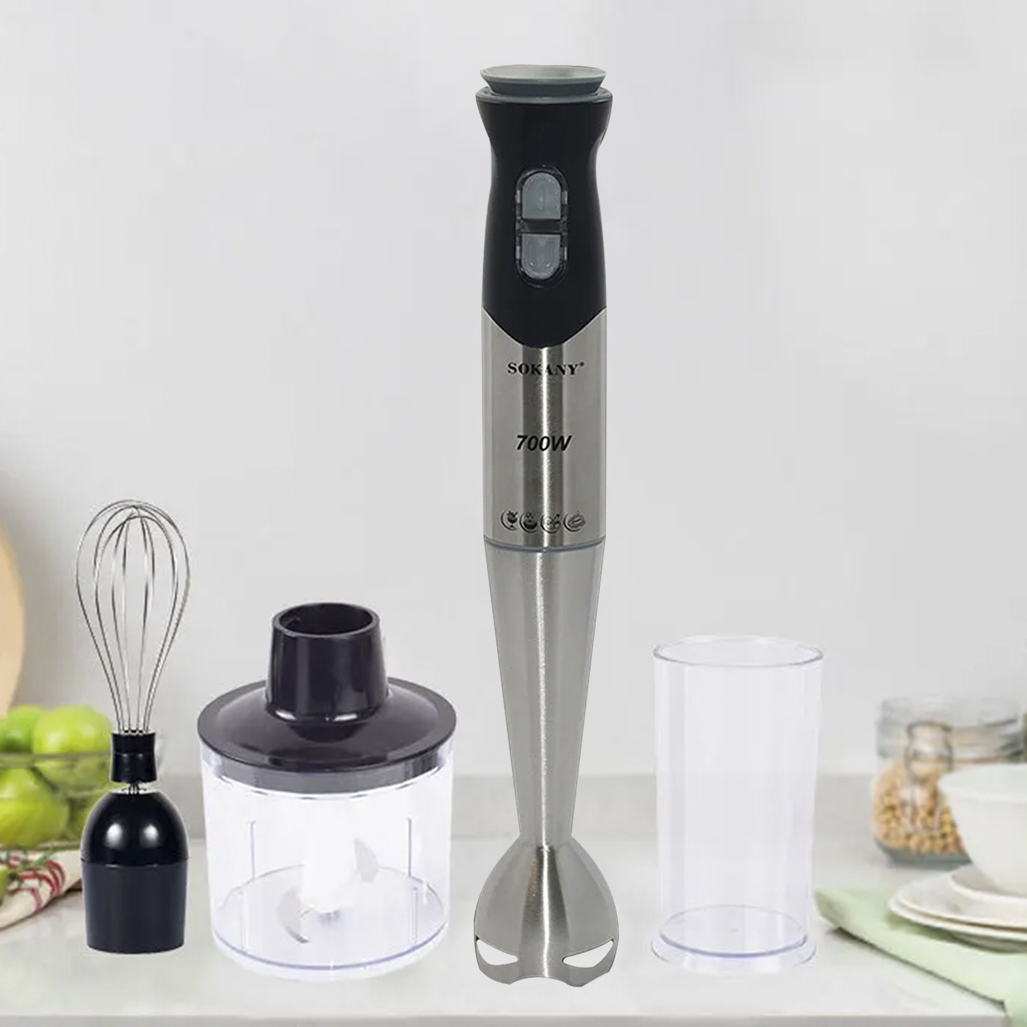 Stabmixer mit Aufsätzen, Edelstahl und schwarz/silber Design auf weißer Oberfläche.