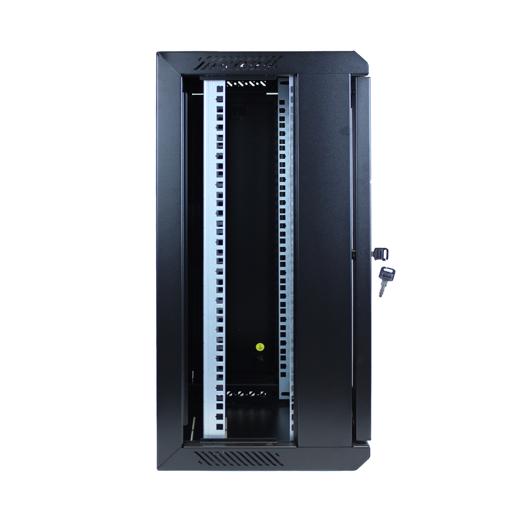 Armadio rack server nero. Porta aperta. Ripiani visibili all'interno. Sfondo bianco.