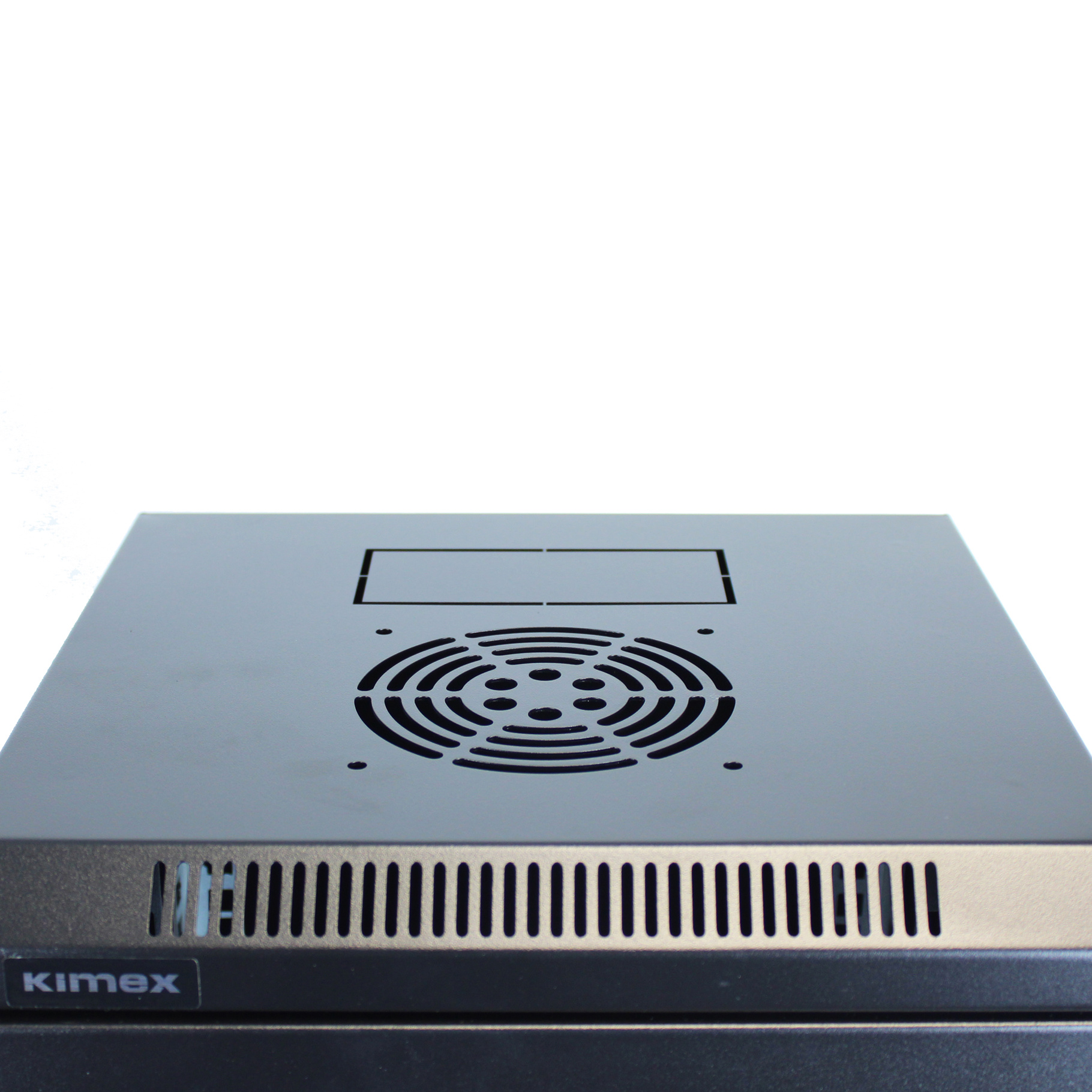 Rack server nero con ventola. Sfondo bianco. Il logo Kimex è visibile.
