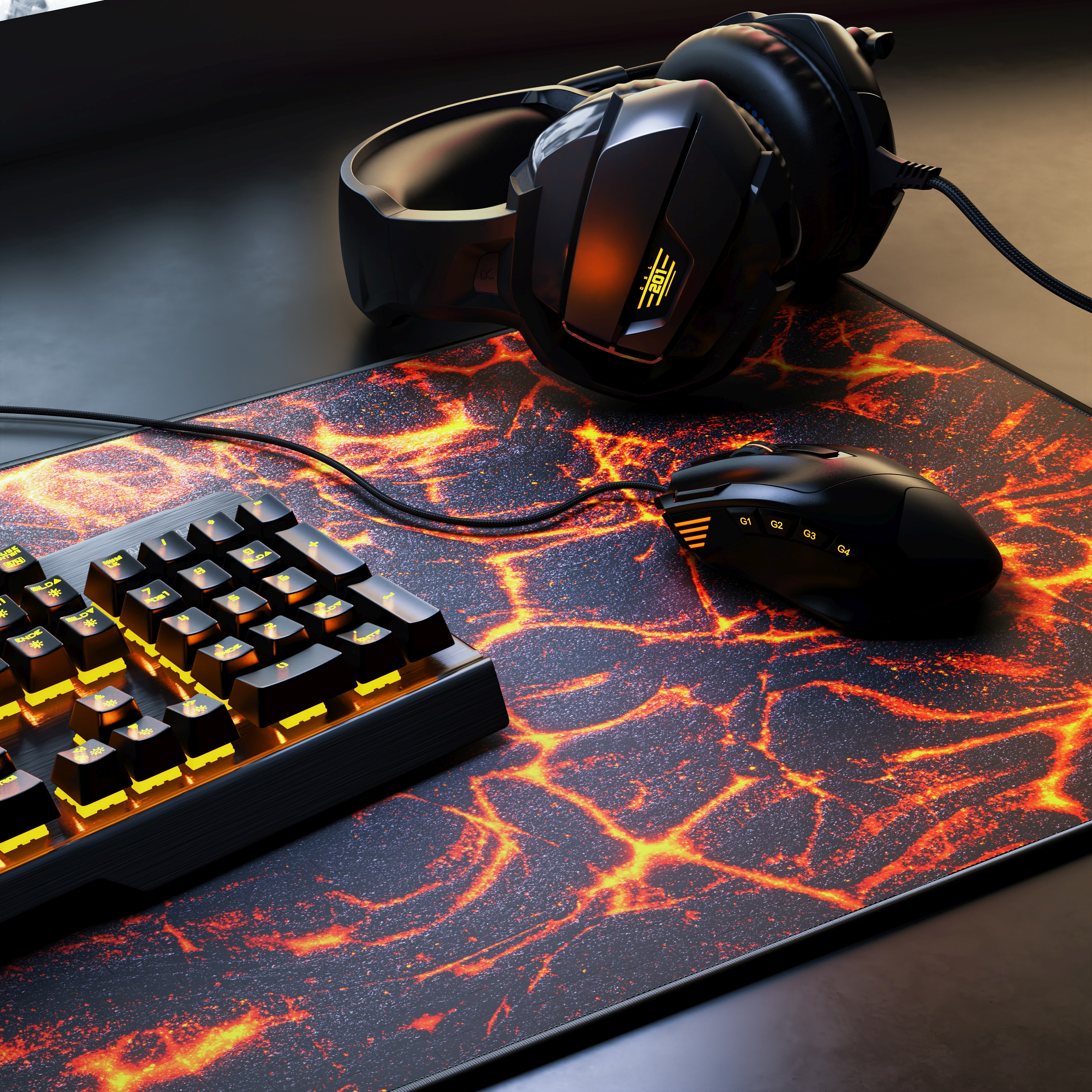 Gaming-Setup mit Tastatur, Maus und Kopfhörern. Schwarze Oberfläche mit orangefarbenen Akzenten.