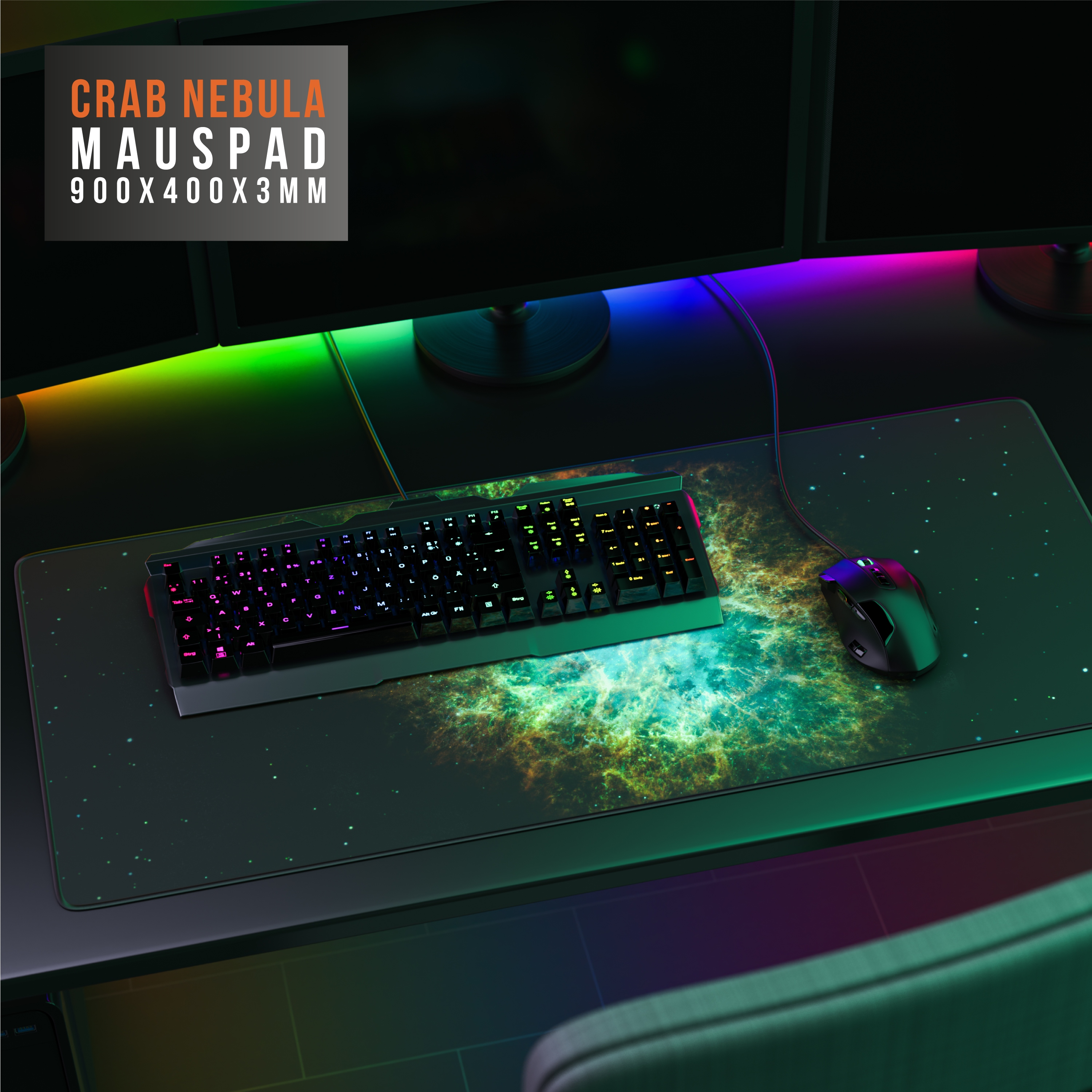 Gaming-Mauspad mit Tastatur und Maus auf einem Schreibtisch, mit einem Nebel-Design.